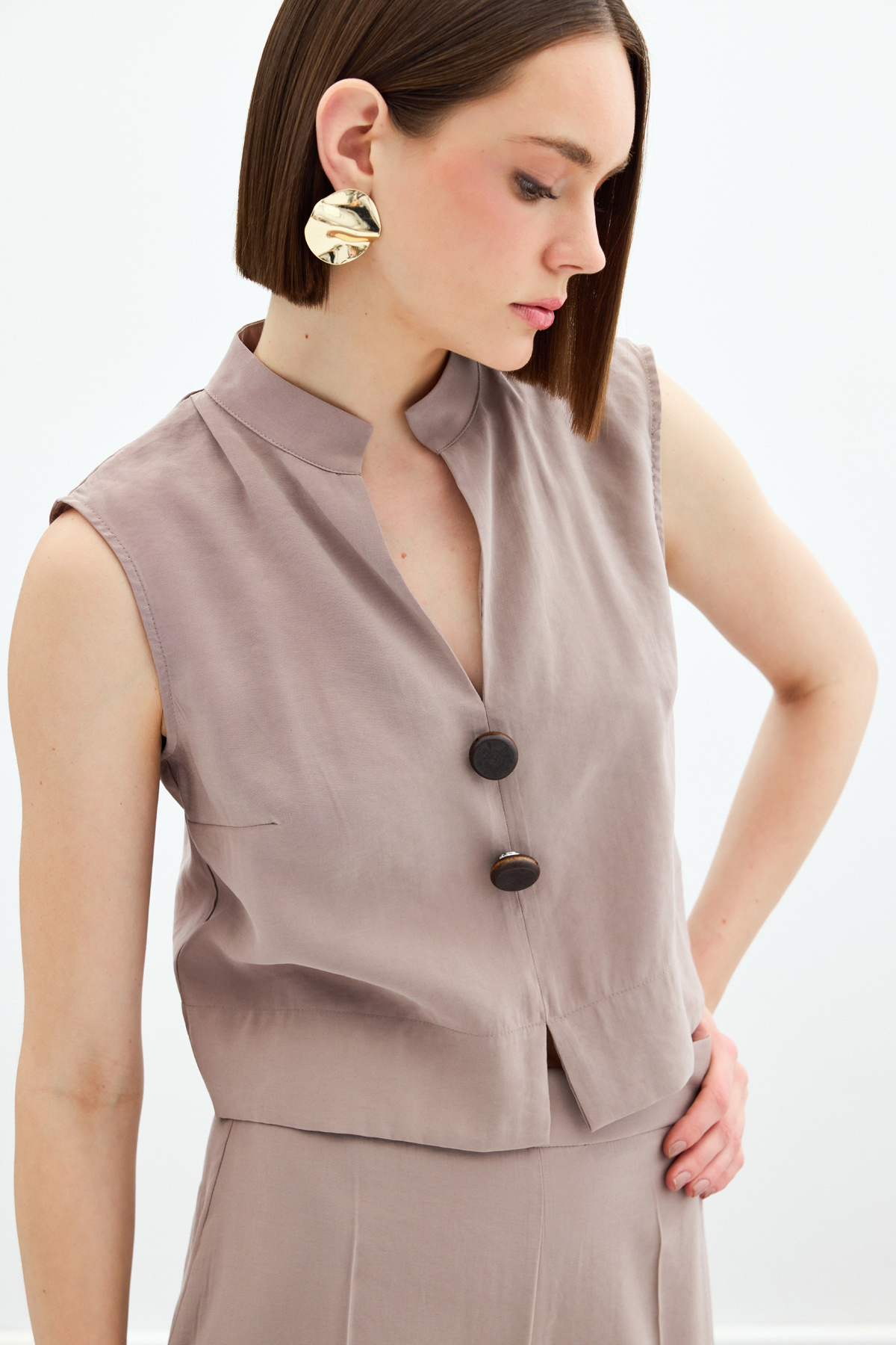 Süs Düğme Detaylı Bluz - Vizon