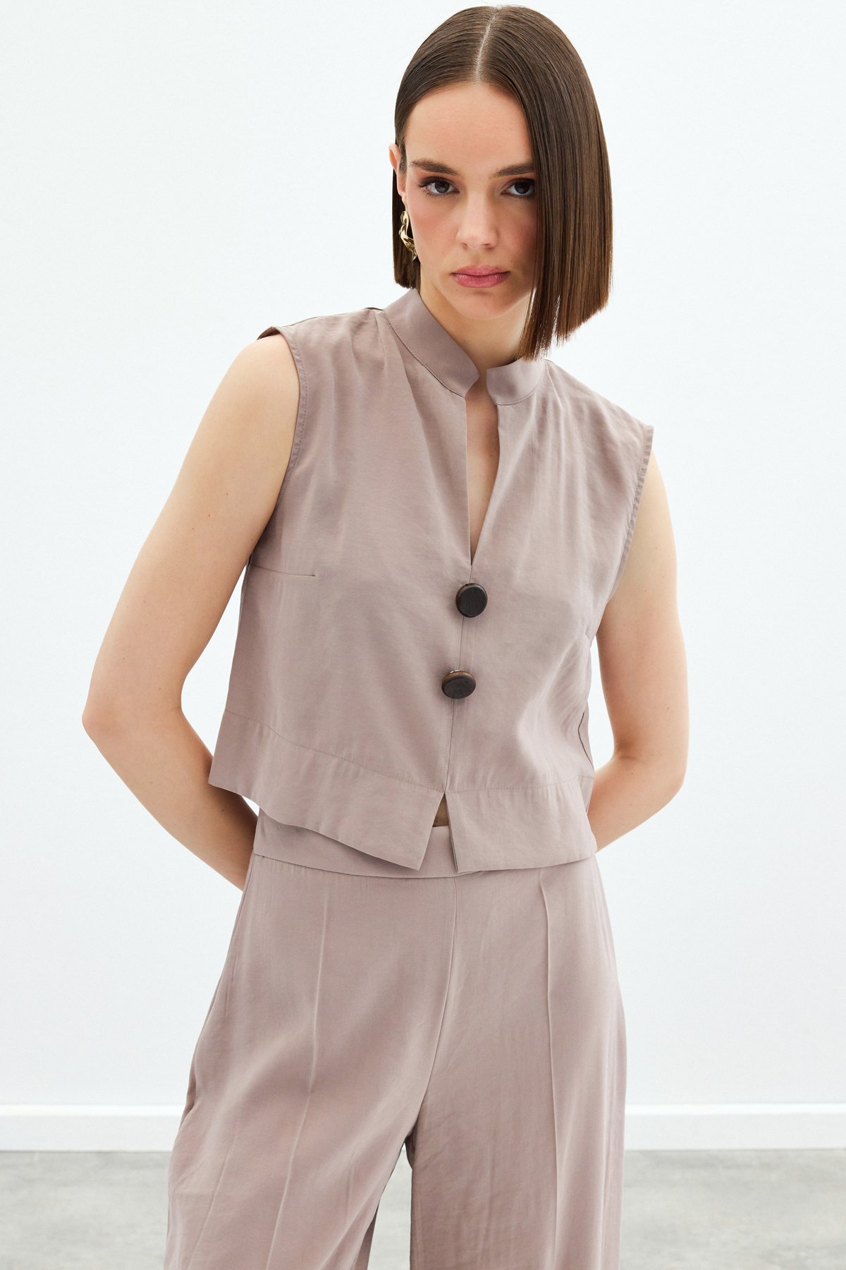 Süs Düğme Detaylı Bluz - Vizon