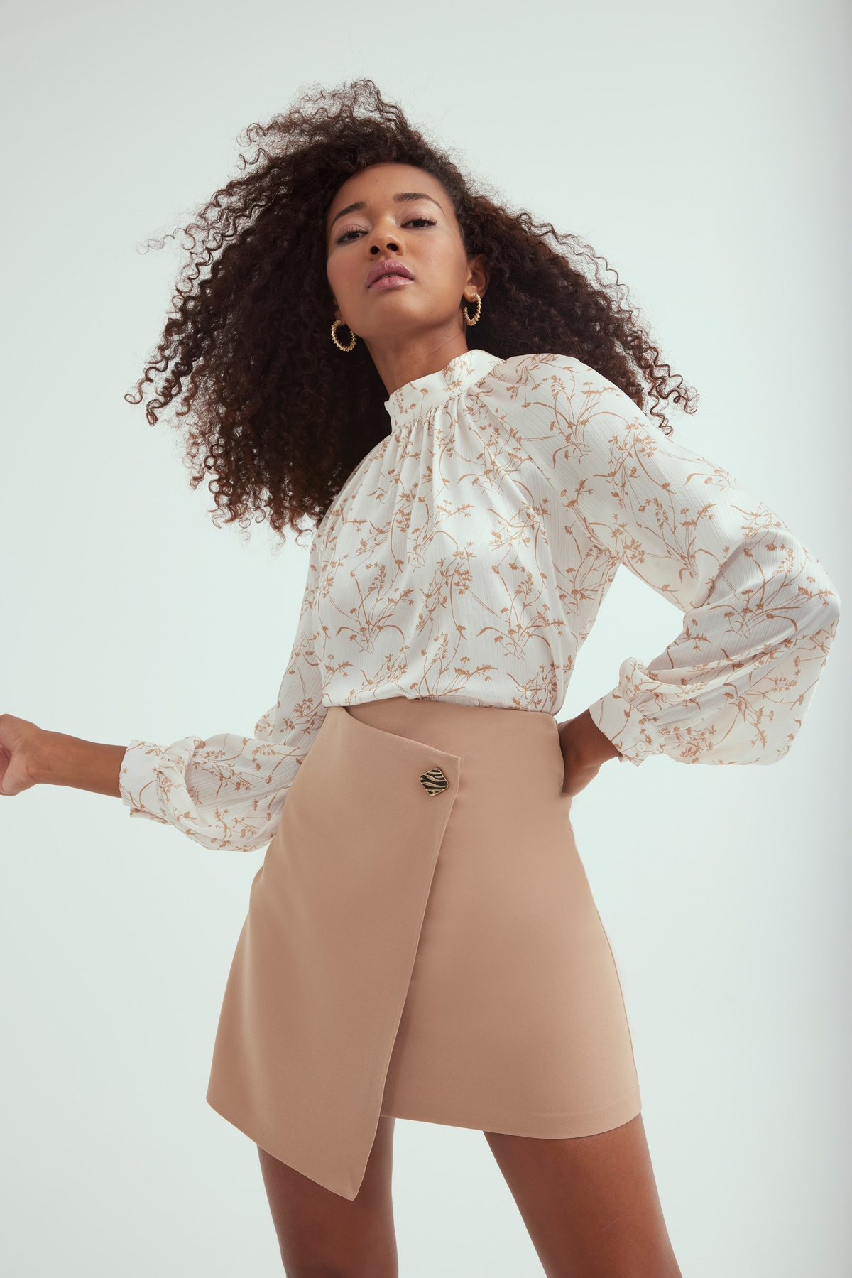 Süs düğmeli mini etek - CAMEL