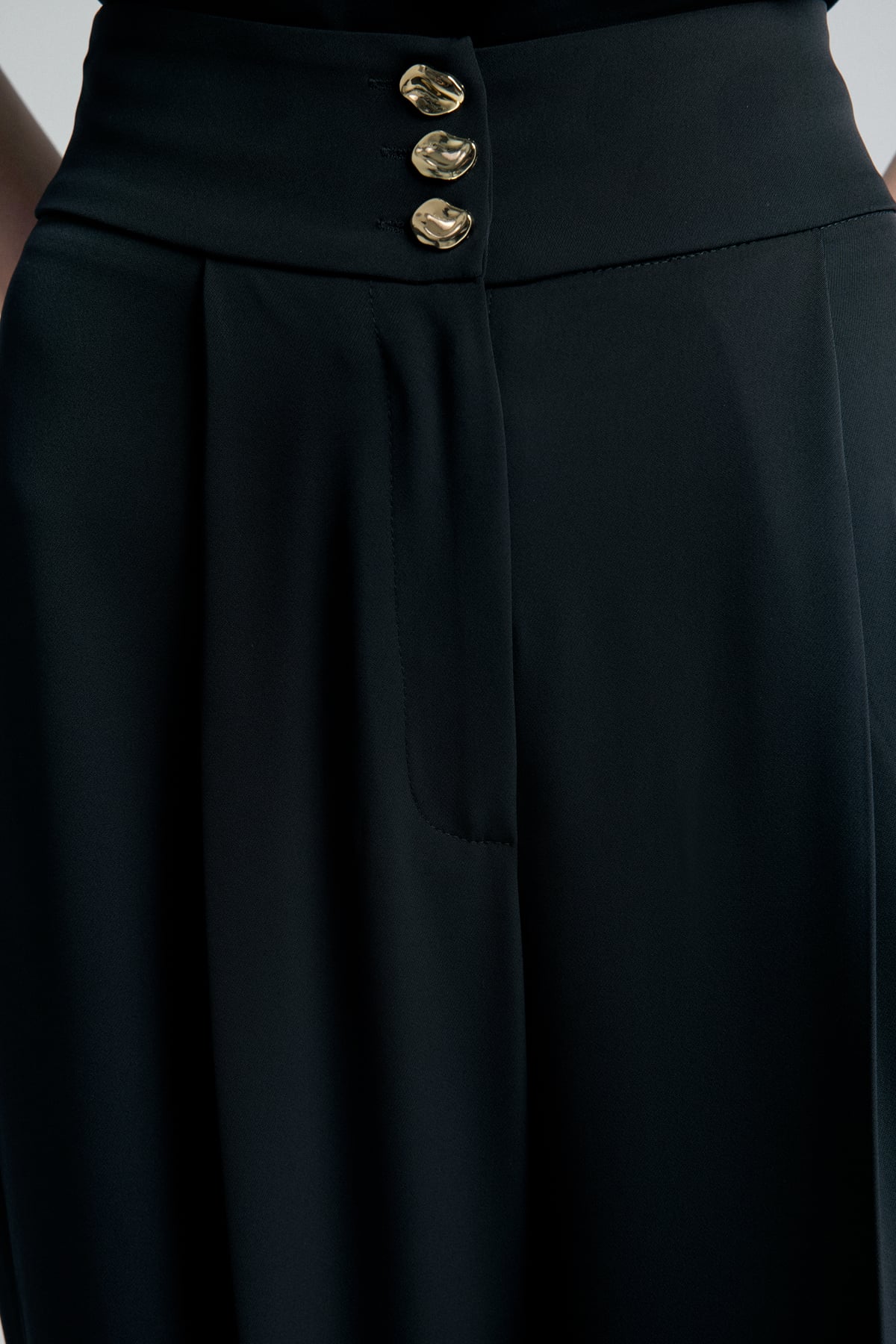 Talia Düğme Detaylı Pantolon - Siyah