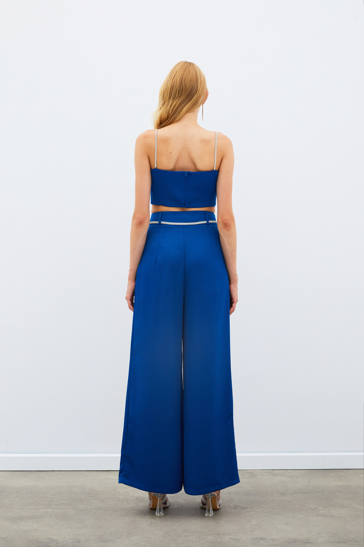 Taş Askılı Saten Crop Bluz - MAVİ