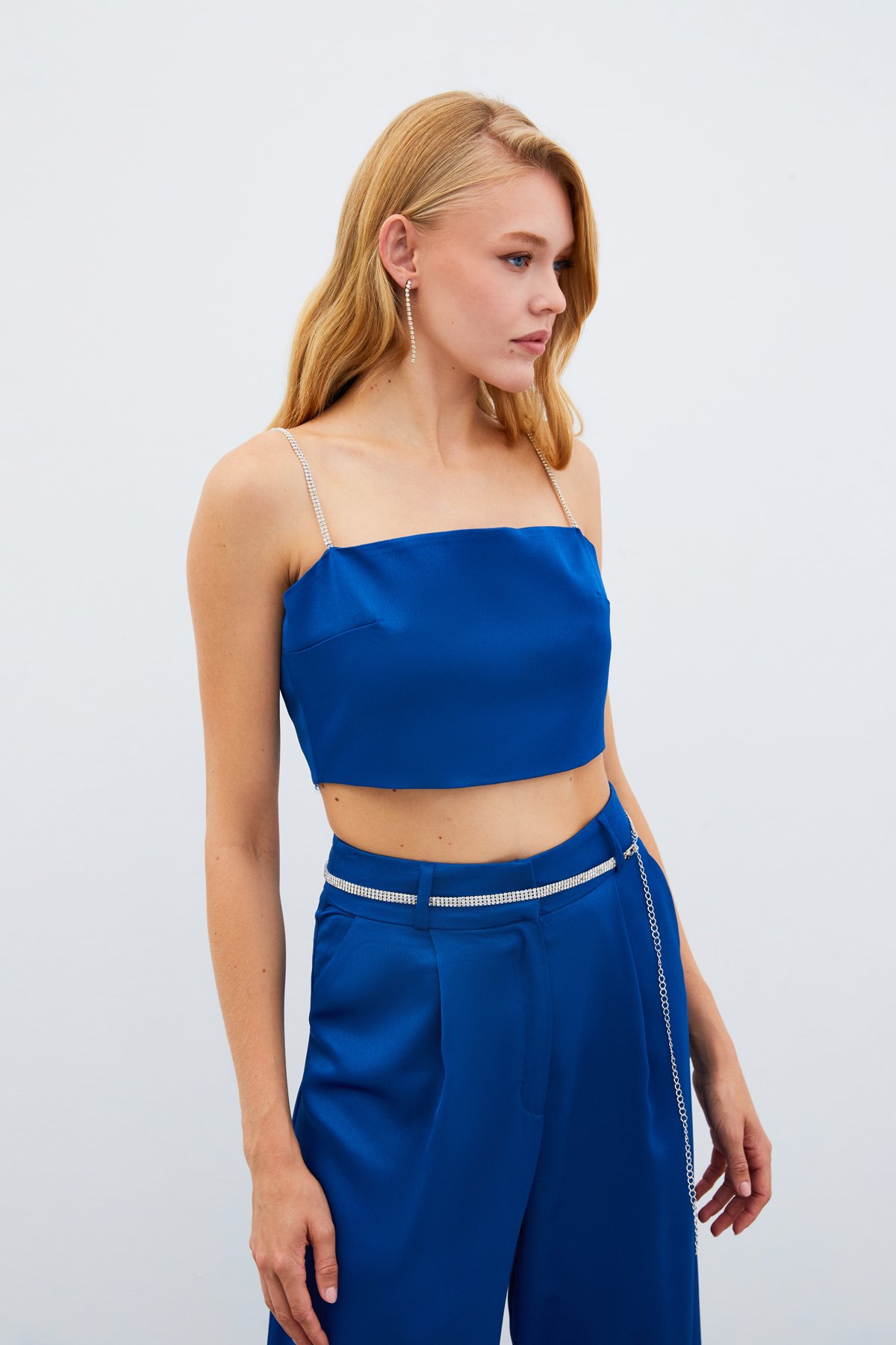 Taş Askılı Saten Crop Bluz - MAVİ