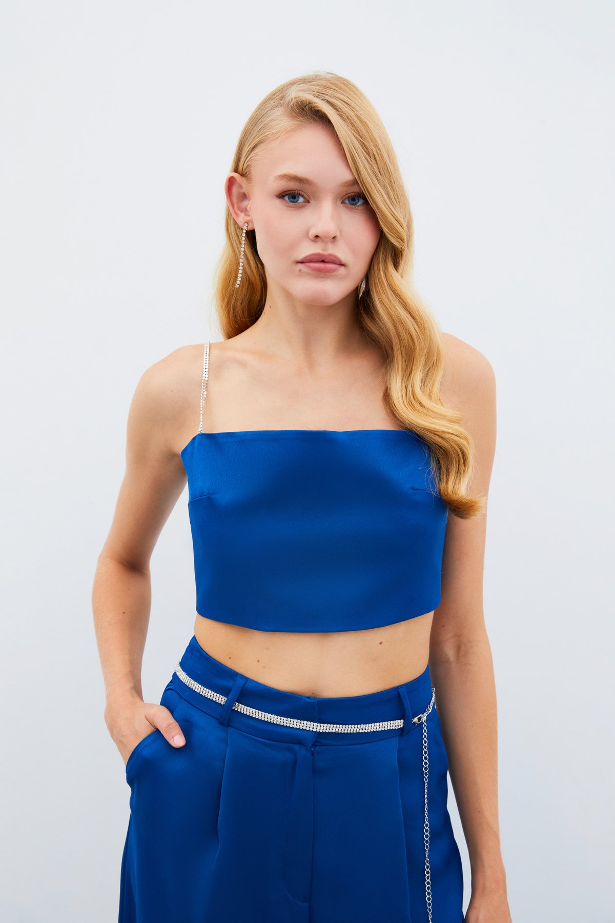 Taş Askılı Saten Crop Bluz - MAVİ