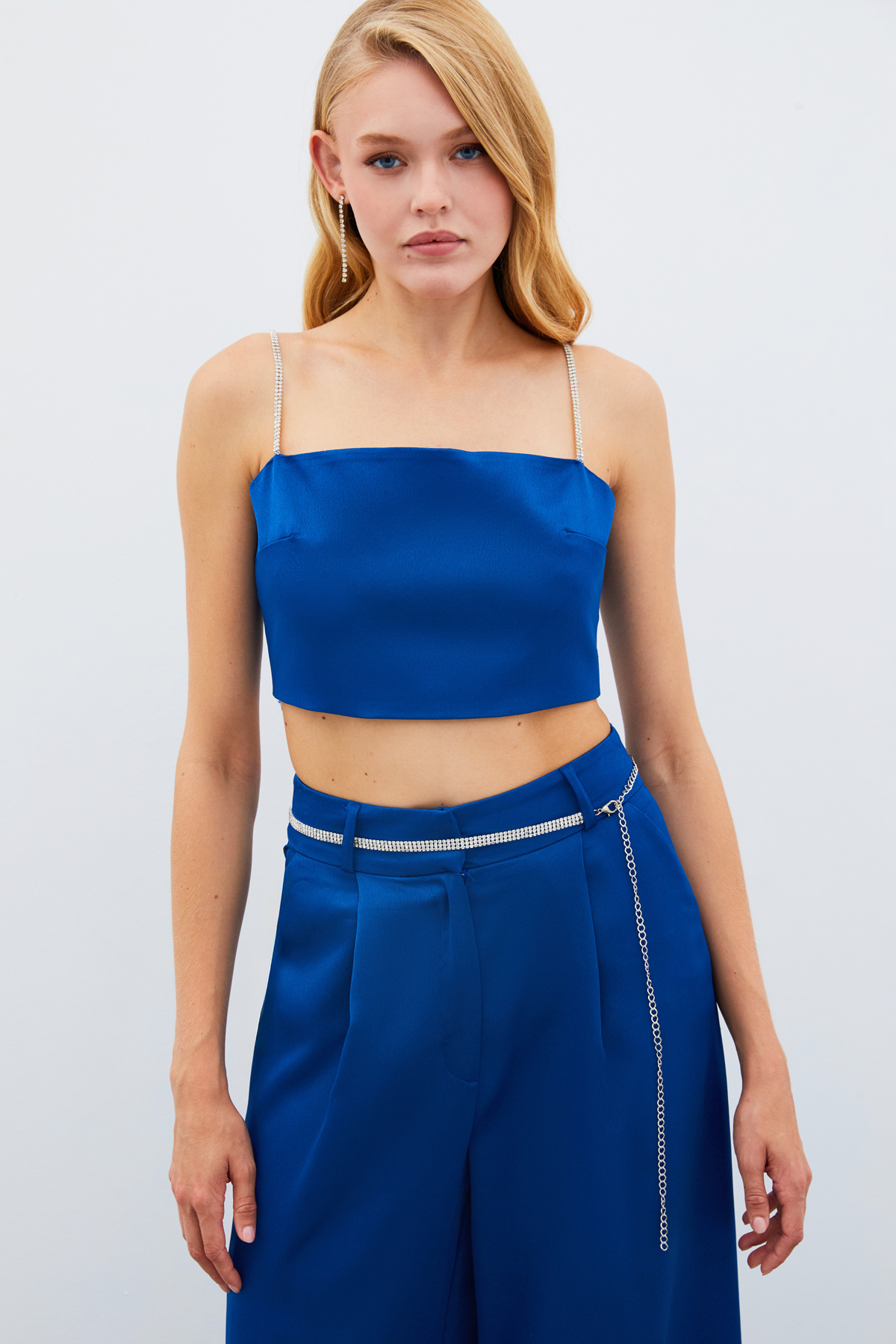 Taş Askılı Saten Crop Bluz - MAVİ