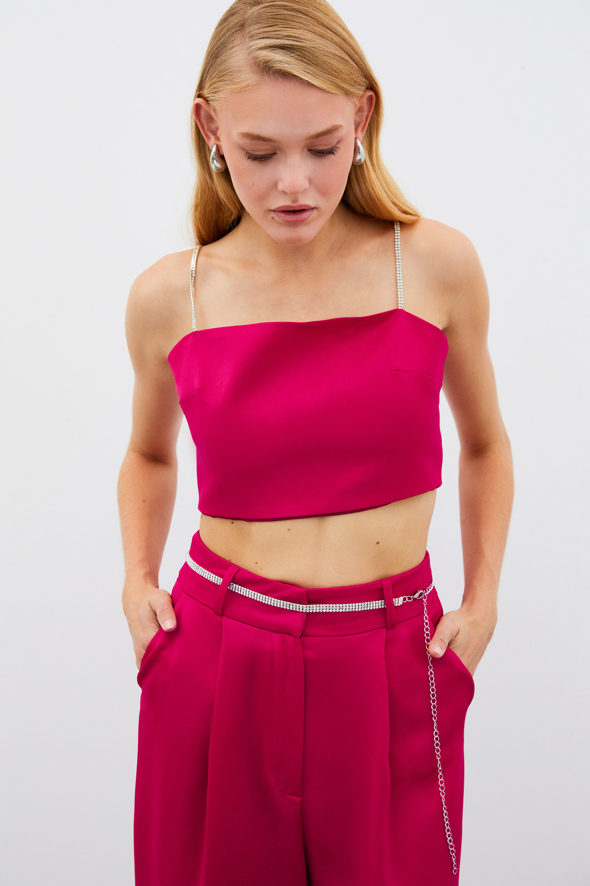 Taş Askılı Saten Crop Bluz - MERCAN