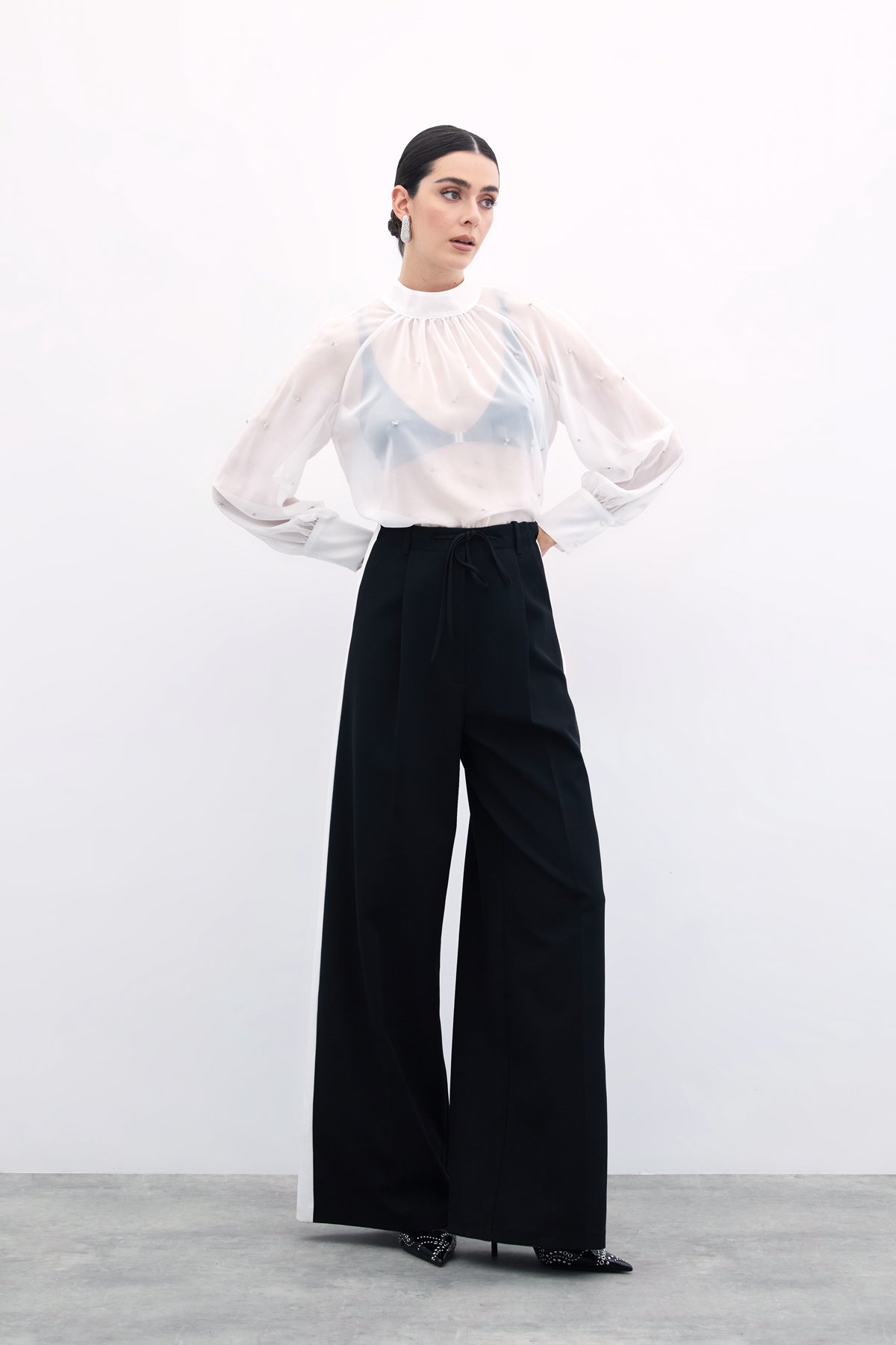 Taş Detaylı Transparan Bluz - Ekru