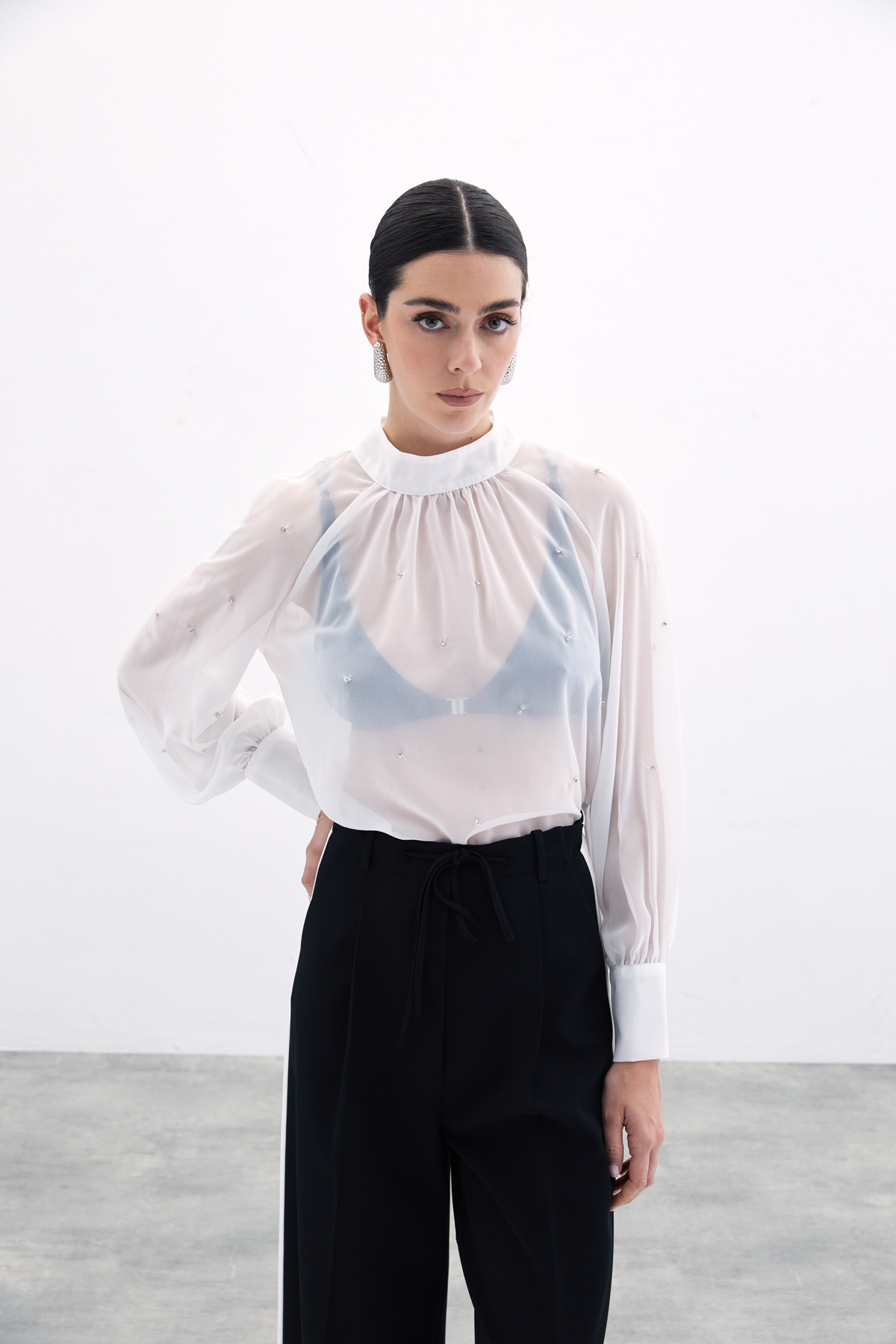 Taş Detaylı Transparan Bluz - Ekru