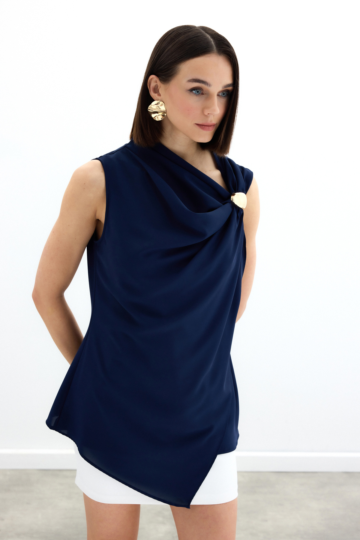 Tek Omuz Aksesuarlı Bluz - Lacivert