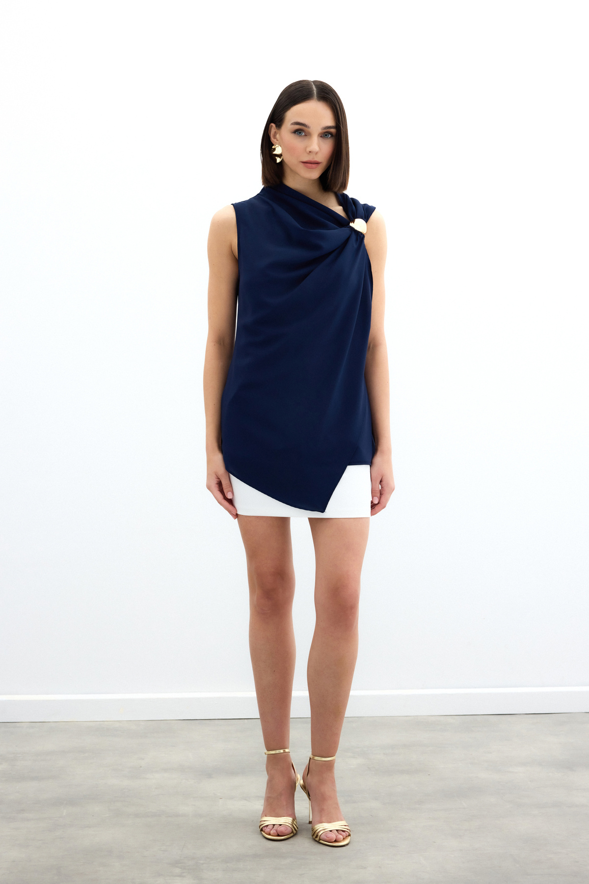 Tek Omuz Aksesuarlı Bluz - Lacivert