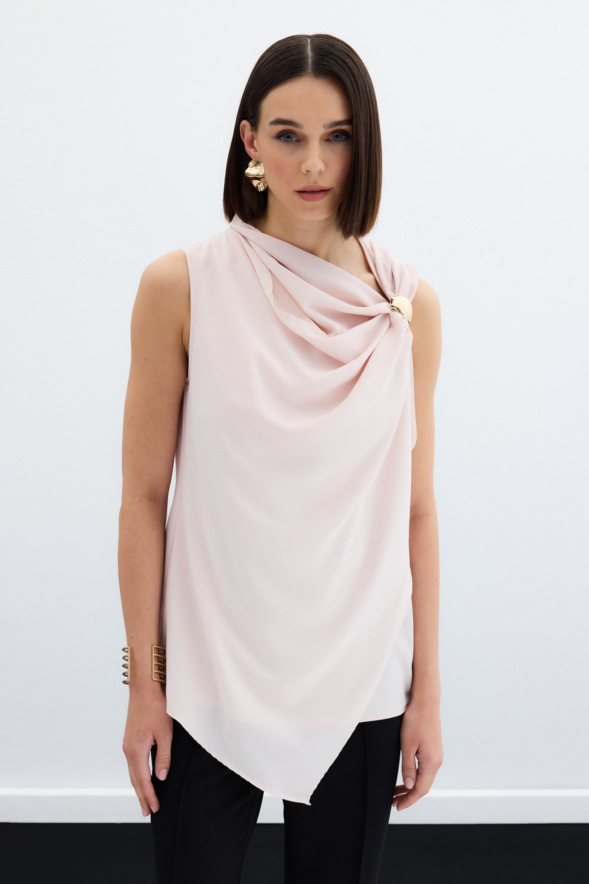 Tek Omuz Aksesuarlı Bluz - Pudra