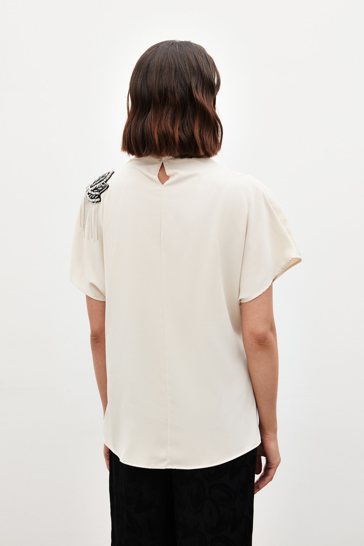 Tek Omuz Aksesuarlı Salaş Bluz - BEJ