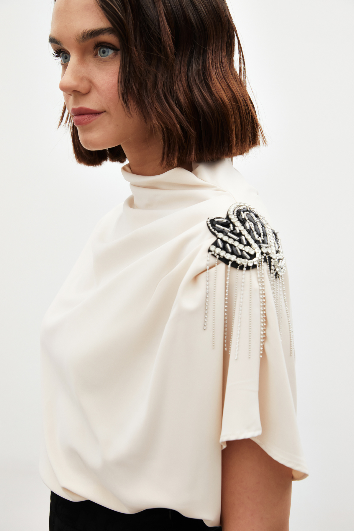 Tek Omuz Aksesuarlı Salaş Bluz - BEJ