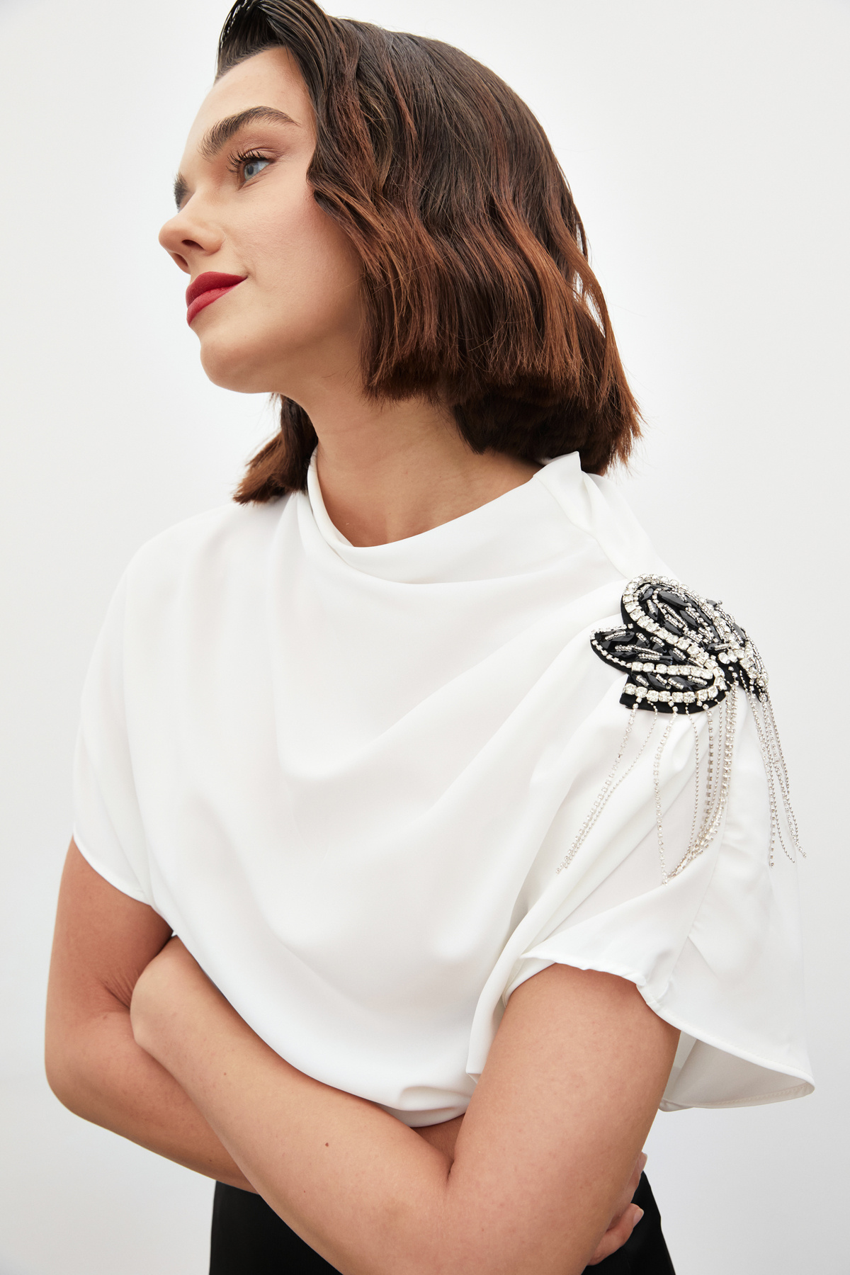 Tek Omuz Aksesuarlı Salaş Bluz - EKRU