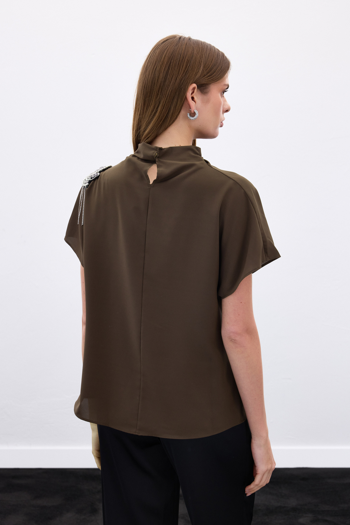 One Shoulder Accessory Casual Blouse - Brown