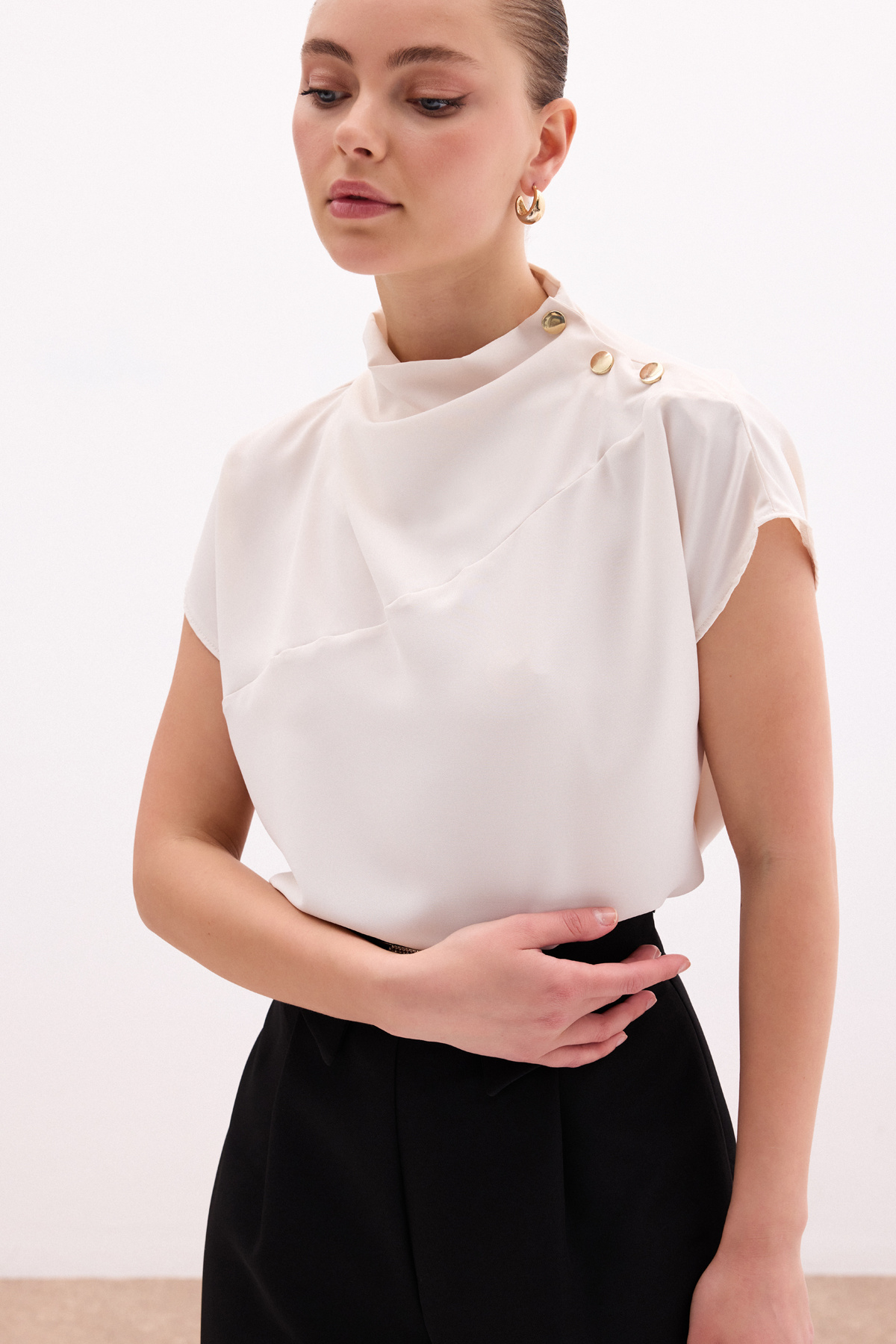 Tek Omuz Çıtçıtlı Bluz - Bej