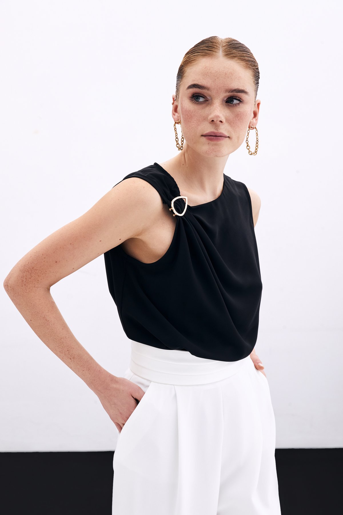 Tek Omuz Detaylı Bluz - Siyah