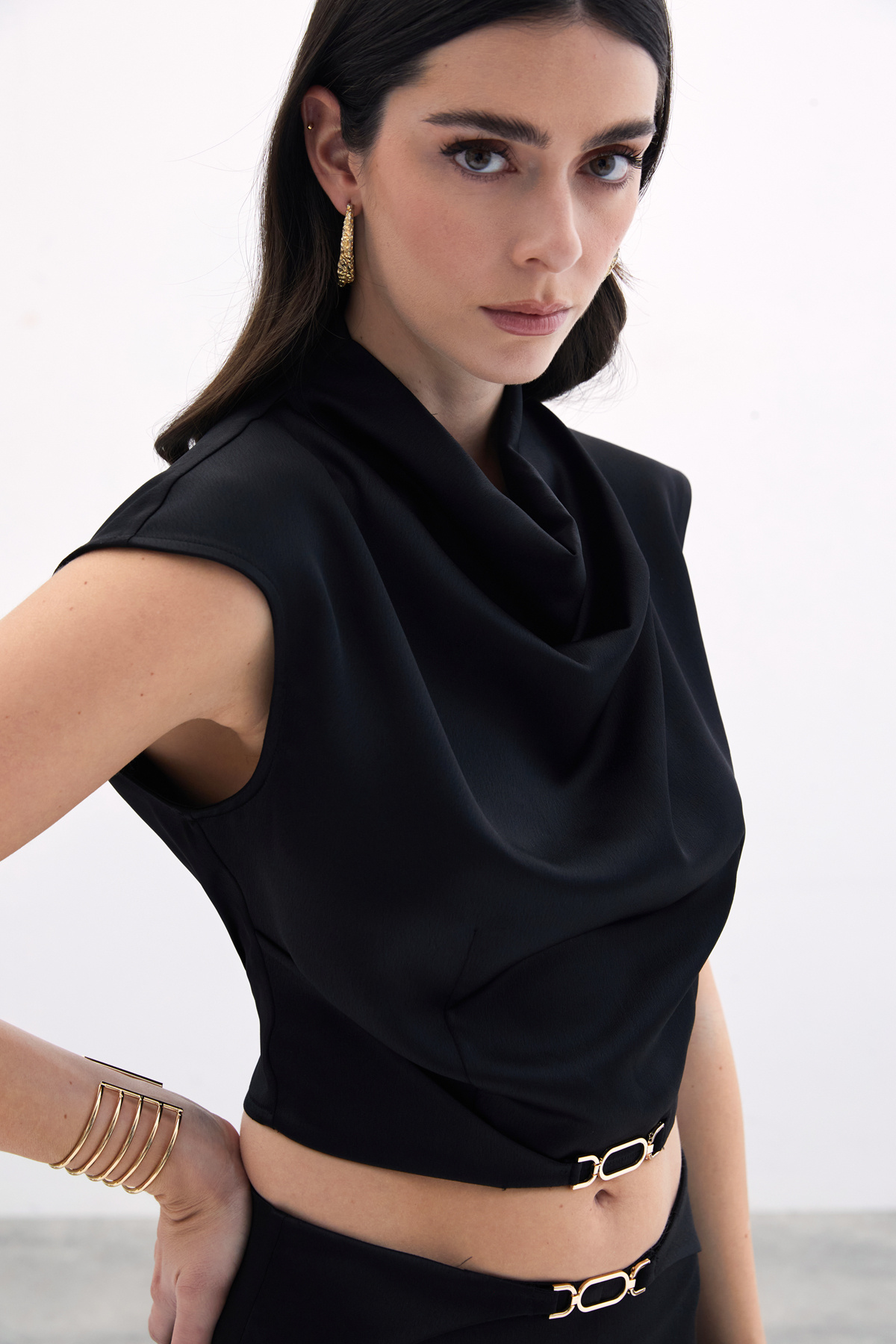 Toka Detaylı Degaje Bluz - Siyah