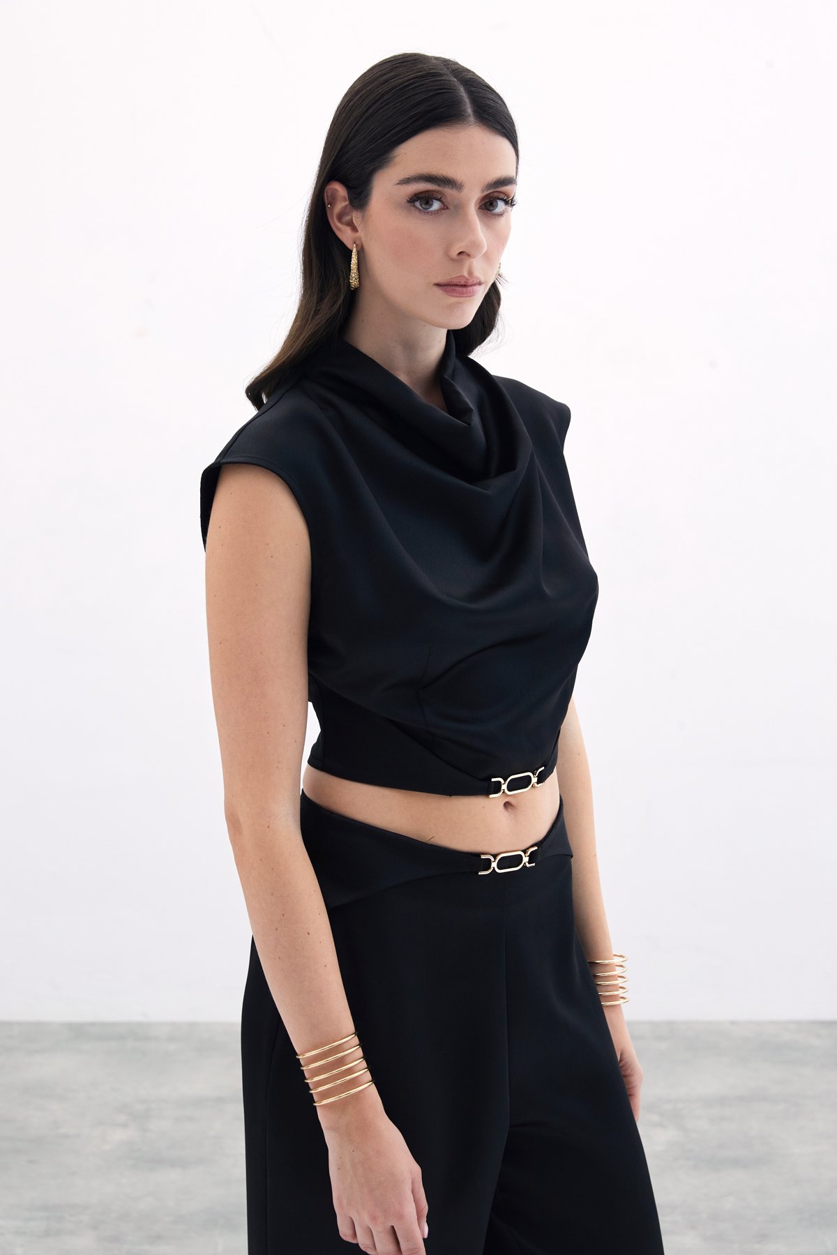 Toka Detaylı Degaje Bluz - Siyah