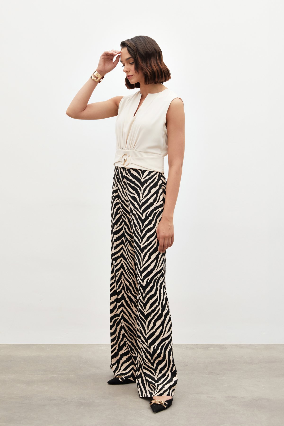 Toka Detaylı Kolsuz Bluz - BEJ