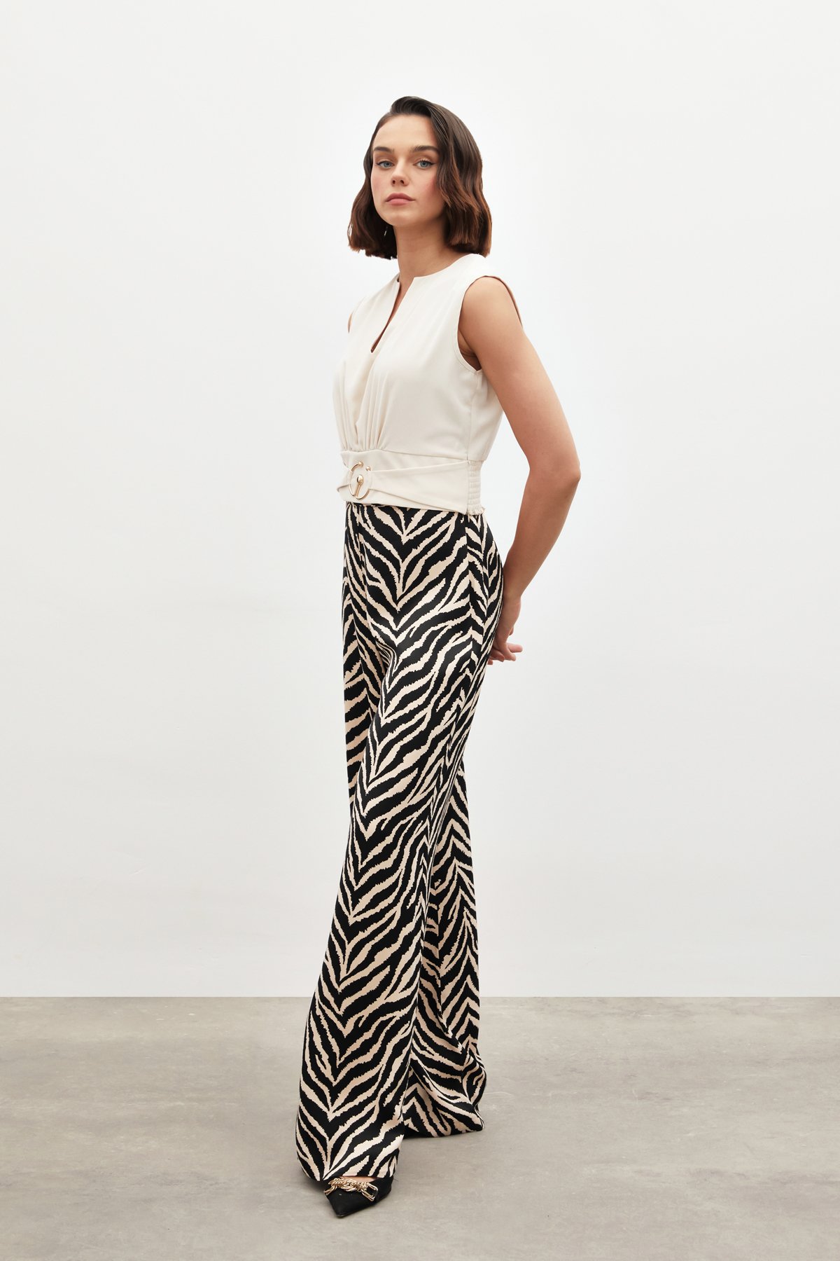 Toka Detaylı Kolsuz Bluz - BEJ