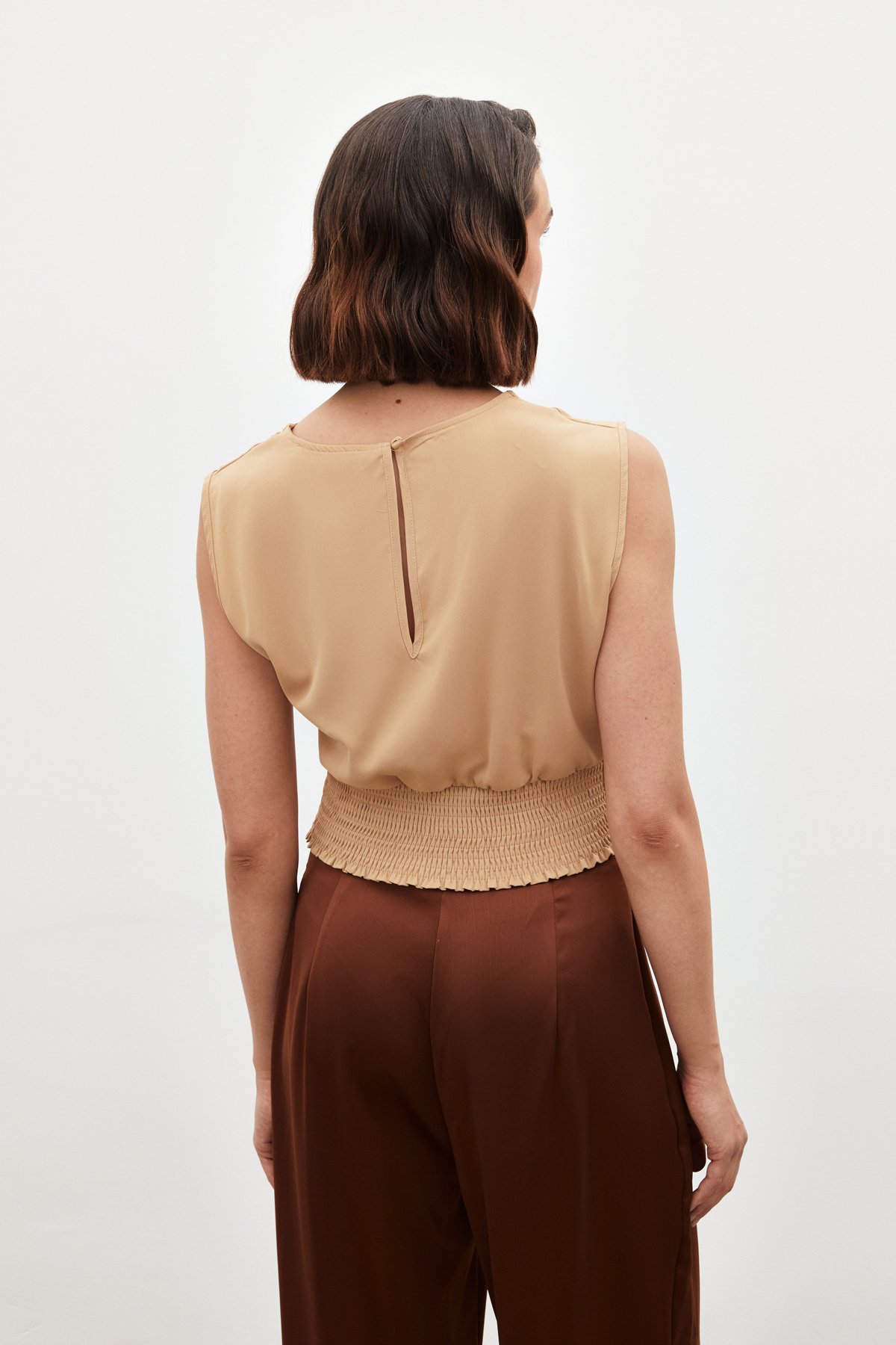 Toka Detaylı Kolsuz Bluz - CAMEL