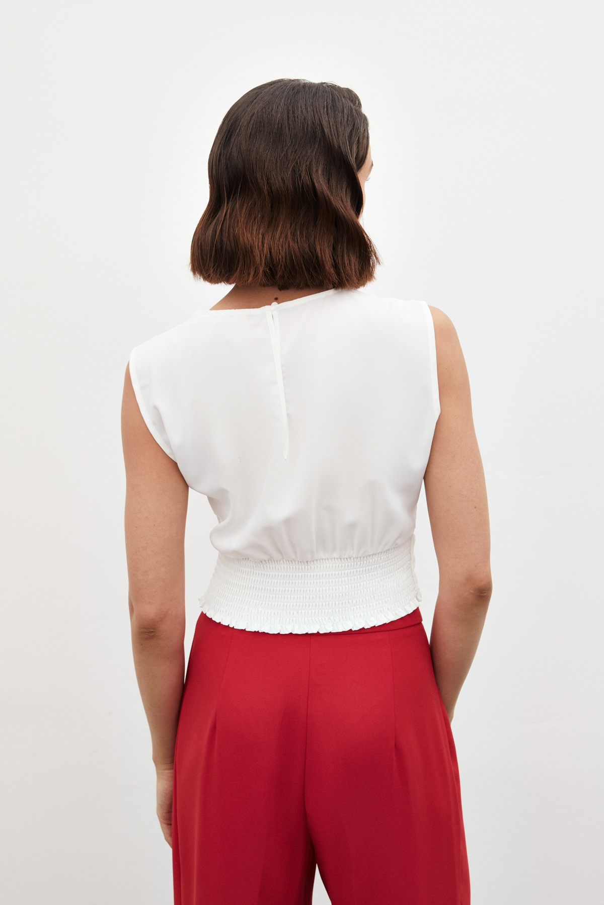 Toka Detaylı Kolsuz Bluz - EKRU