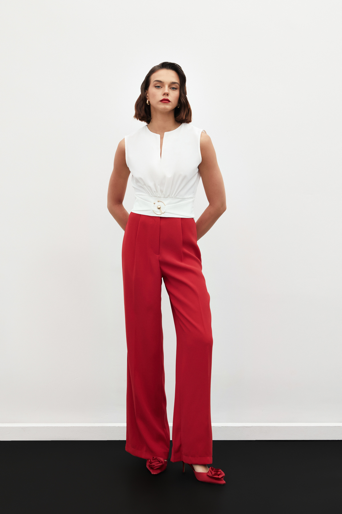 Toka Detaylı Kolsuz Bluz - EKRU