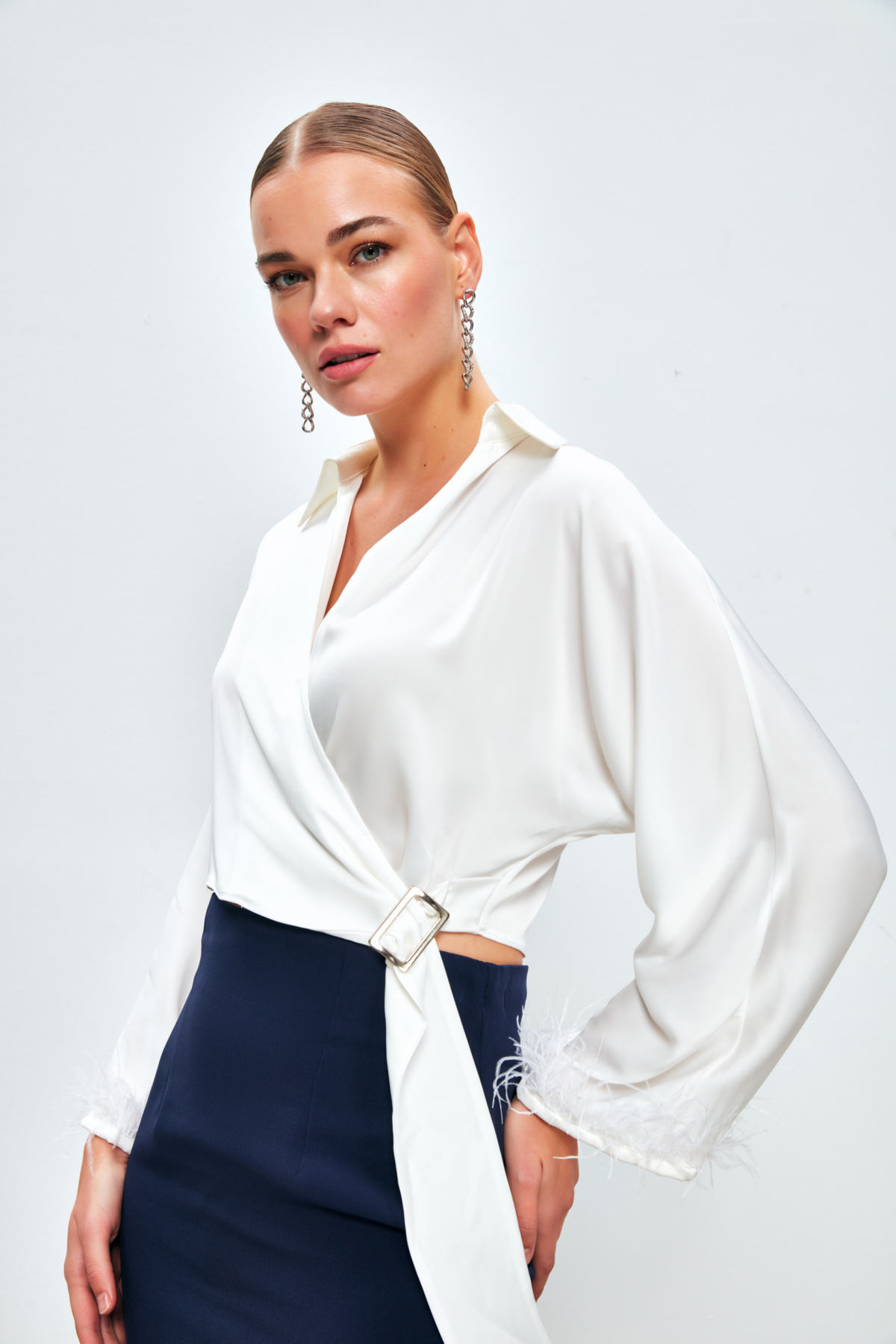 Tüy Detaylı Salaş Bluz - EKRU