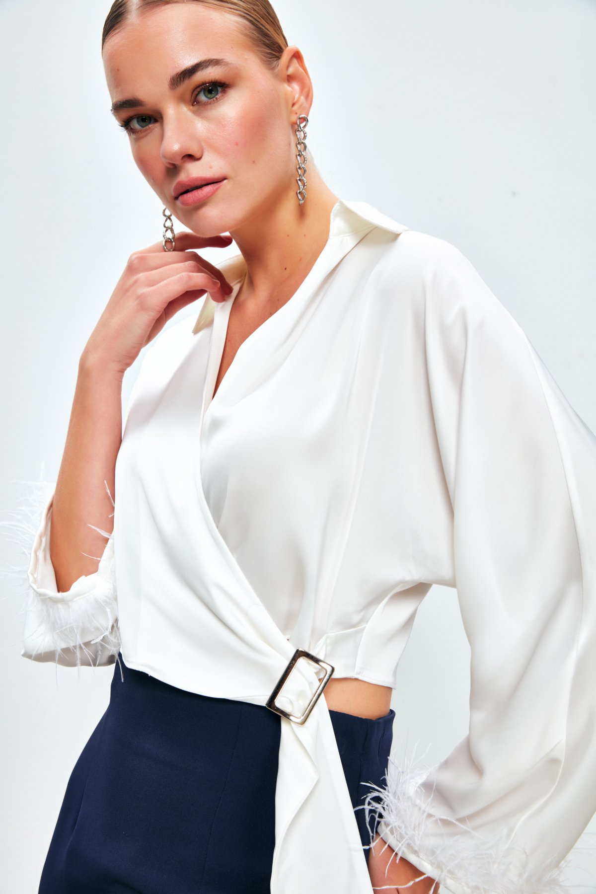 Tüy Detaylı Salaş Bluz - EKRU