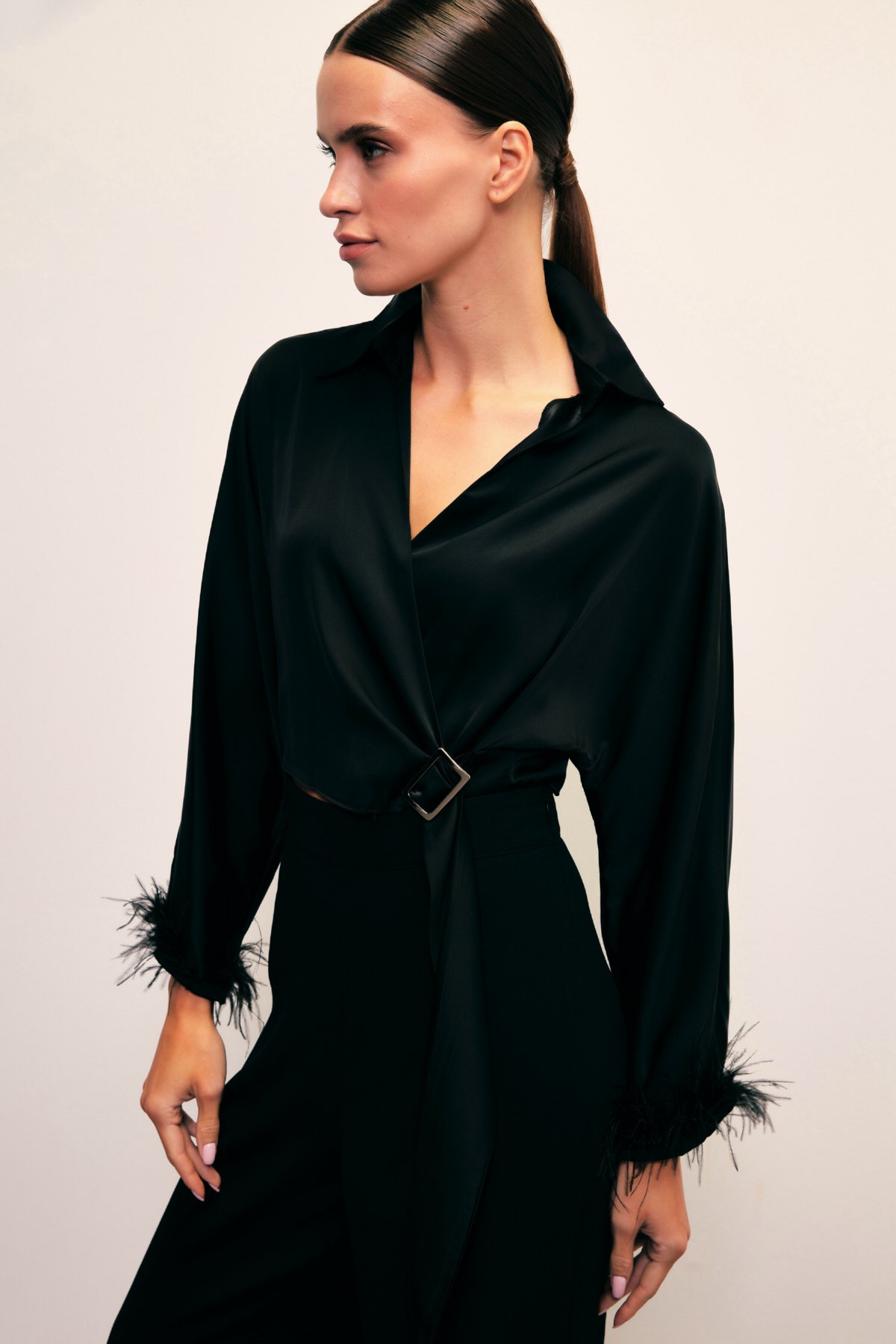 Tüy Detaylı Salaş Bluz - SİYAH