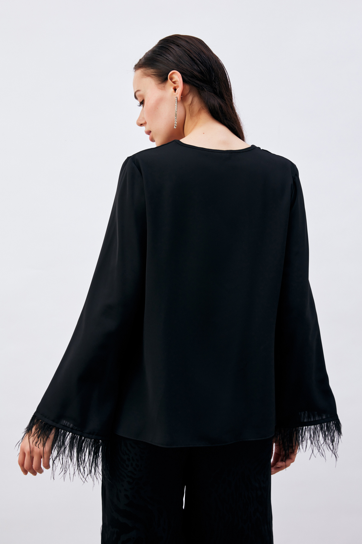 Tüy Detaylı Salaş Bluz - SİYAH