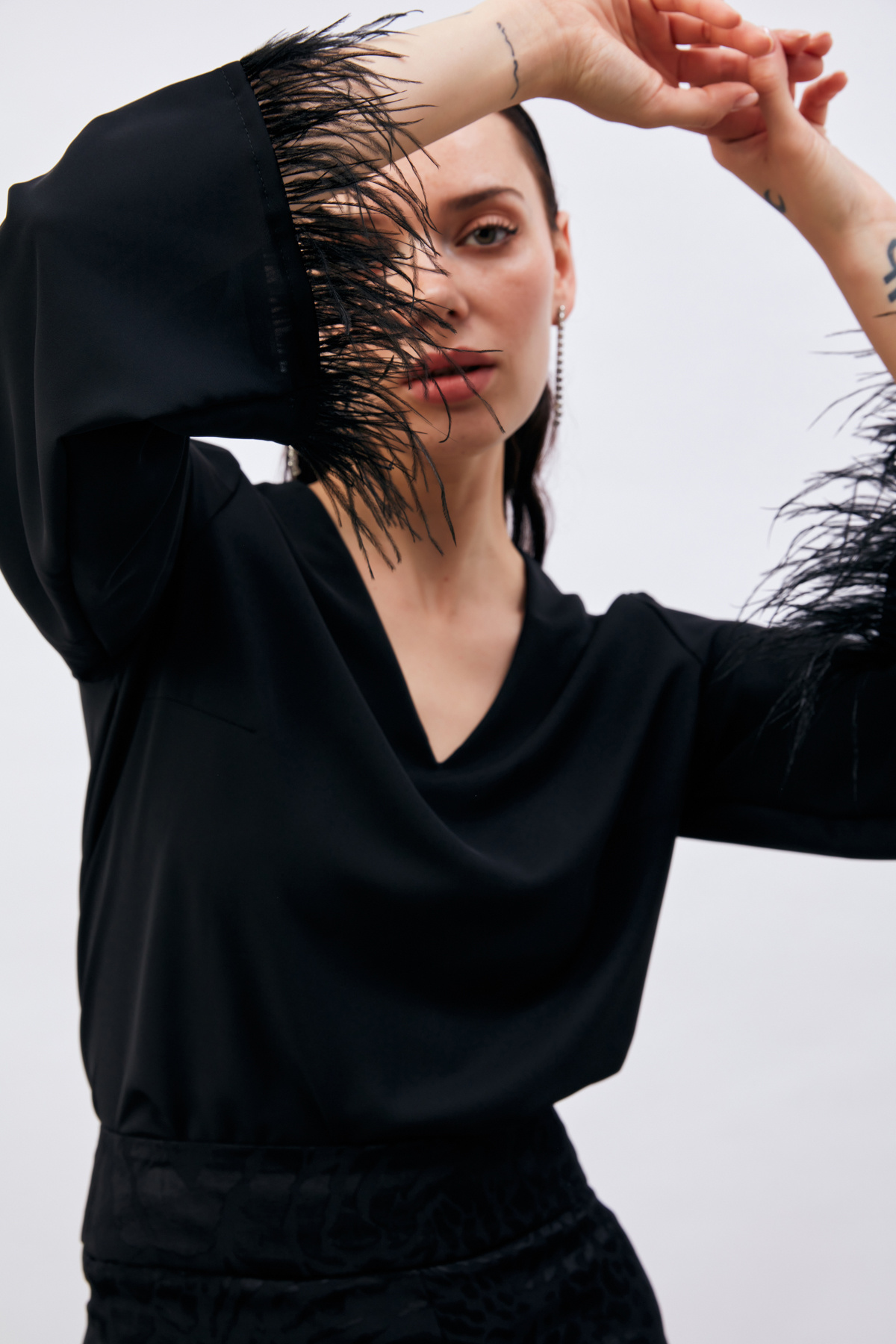 Tüy Detaylı Salaş Bluz - SİYAH