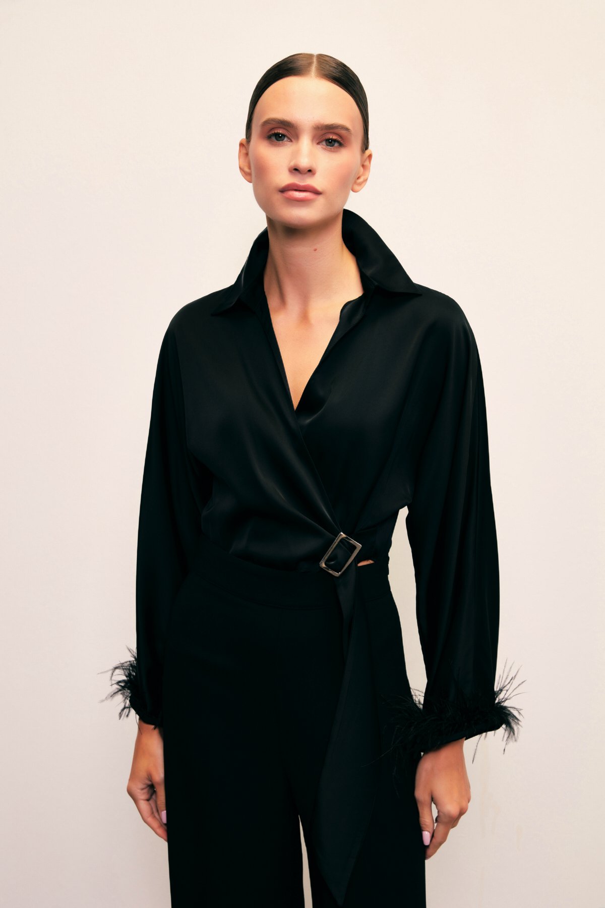 Tüy Detaylı Salaş Bluz - SİYAH