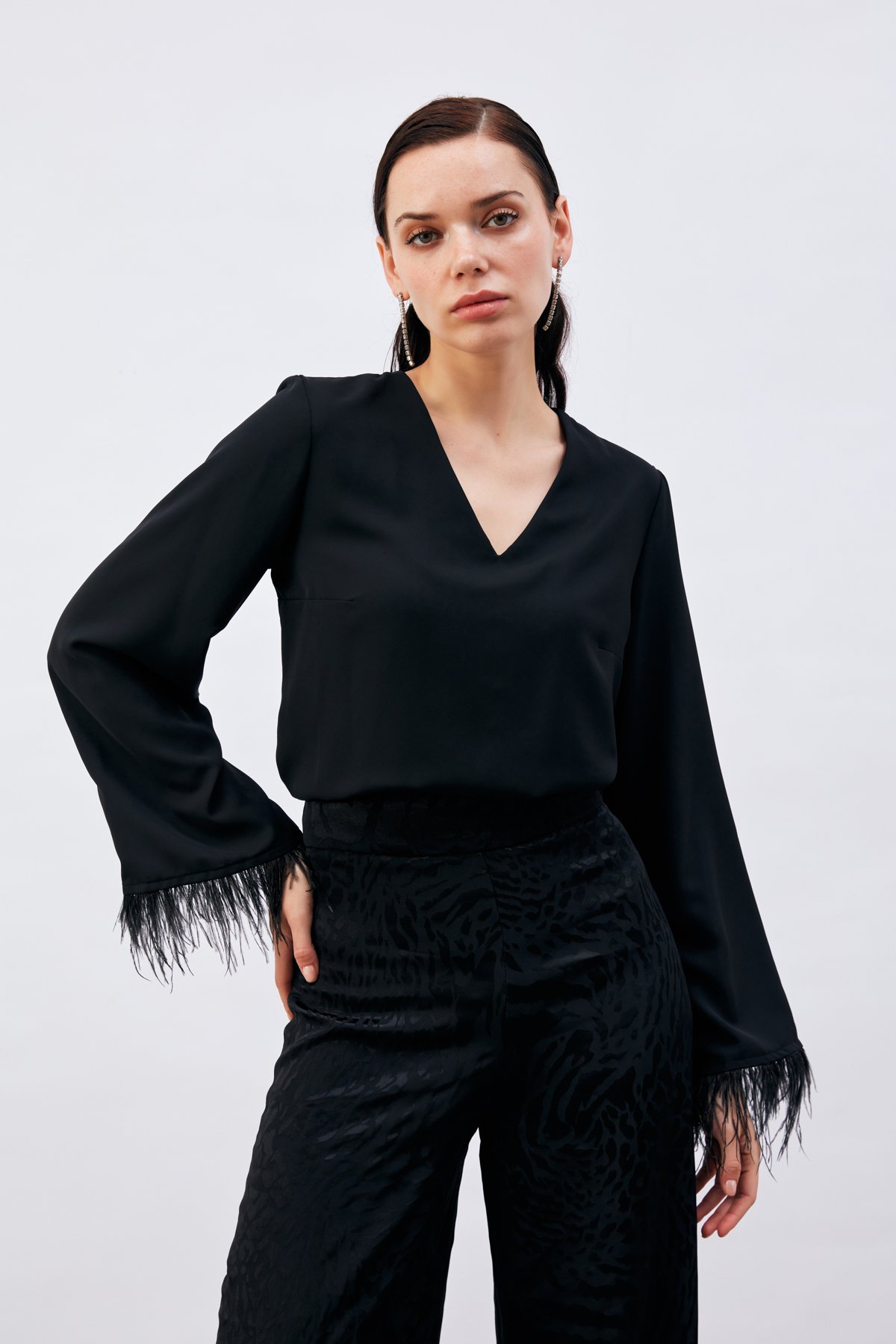 Tüy Detaylı Salaş Bluz - SİYAH