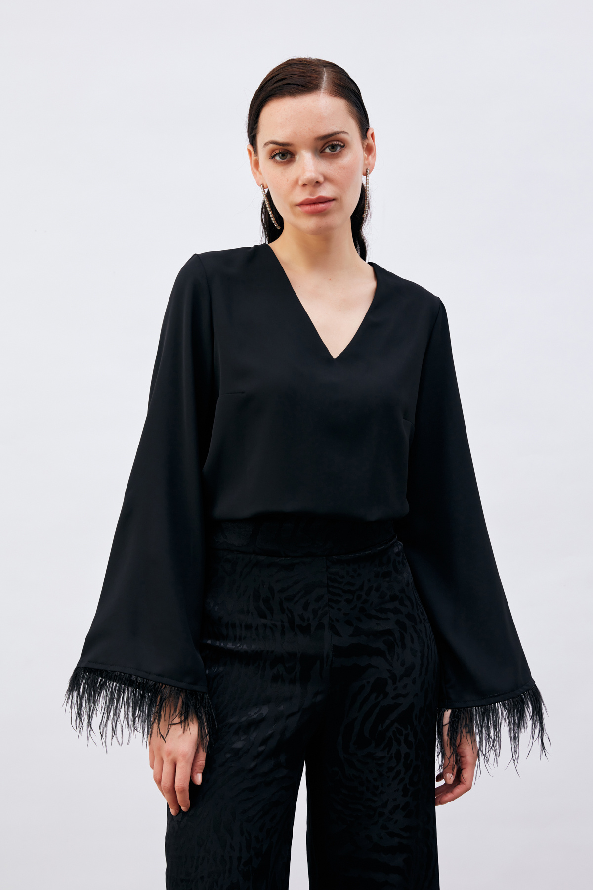 Tüy Detaylı Salaş Bluz - SİYAH