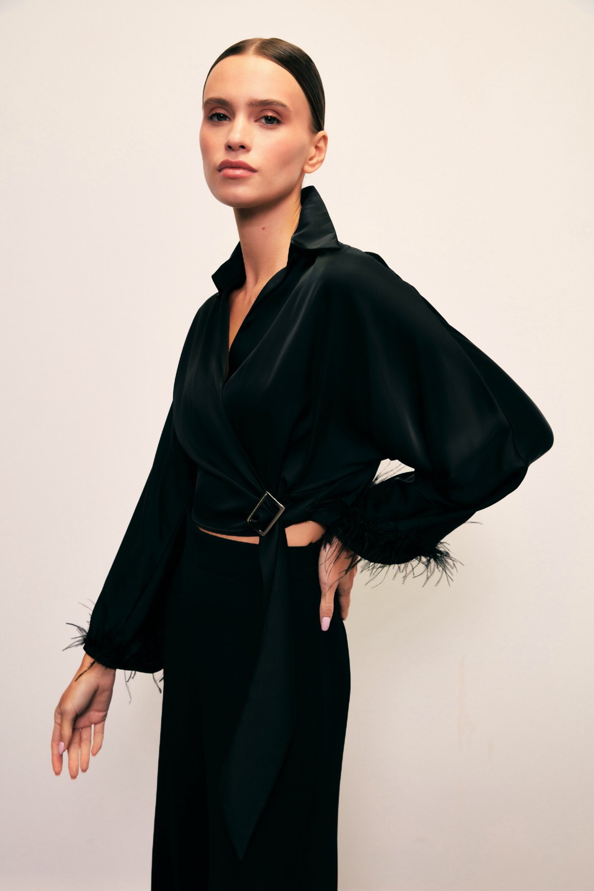 Tüy Detaylı Salaş Bluz - SİYAH