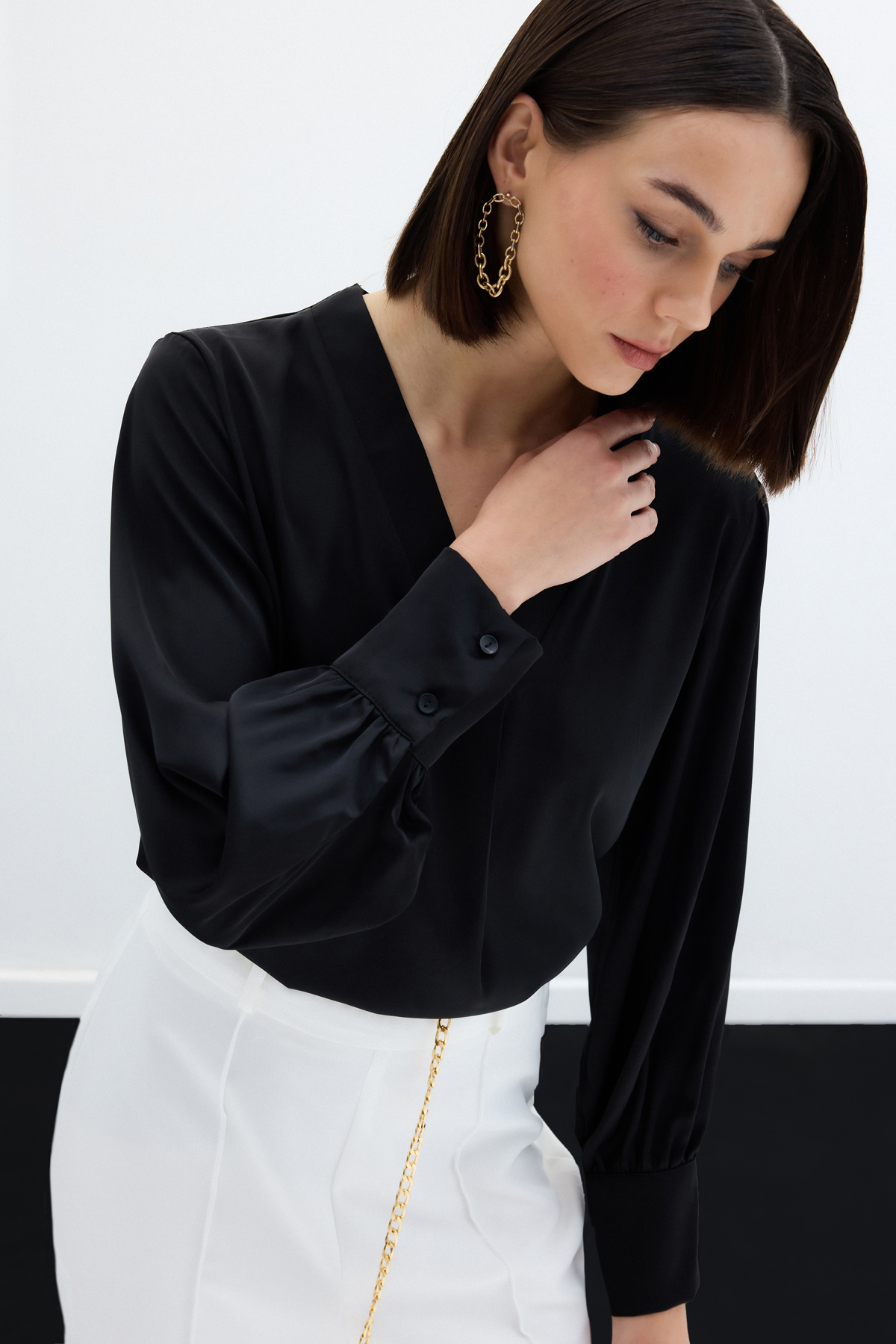 V Yaka Saten Bluz - Siyah