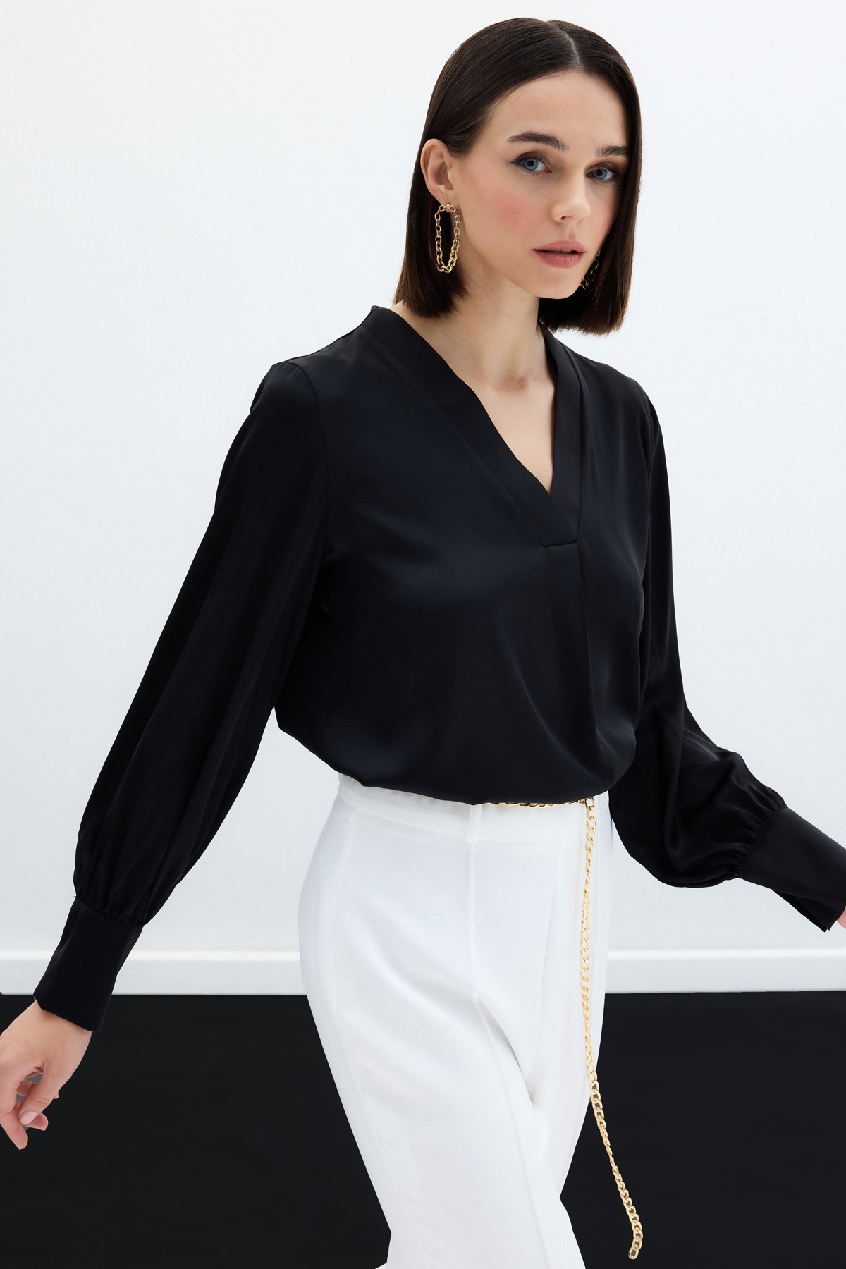 V Yaka Saten Bluz - Siyah