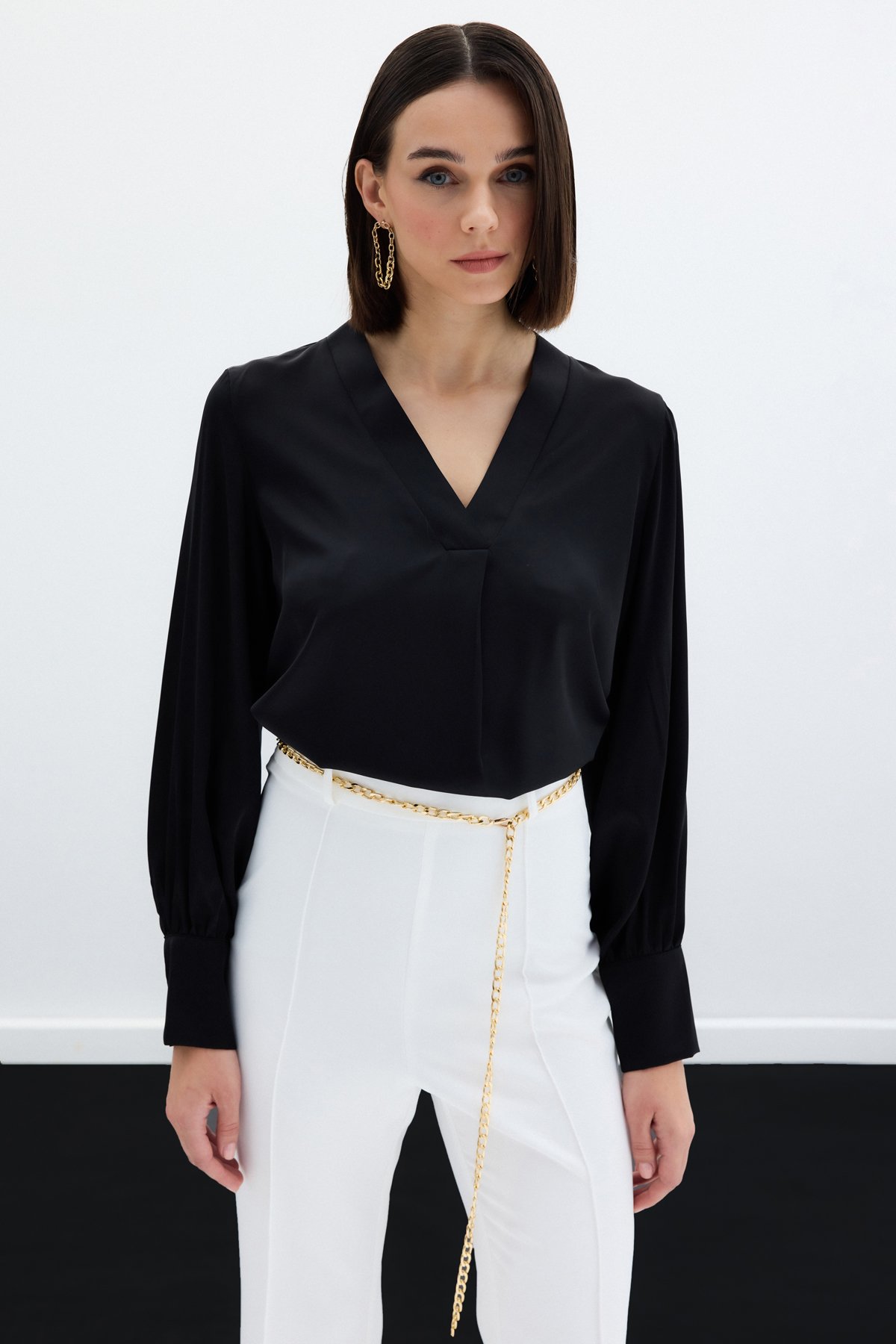 V Yaka Saten Bluz - Siyah