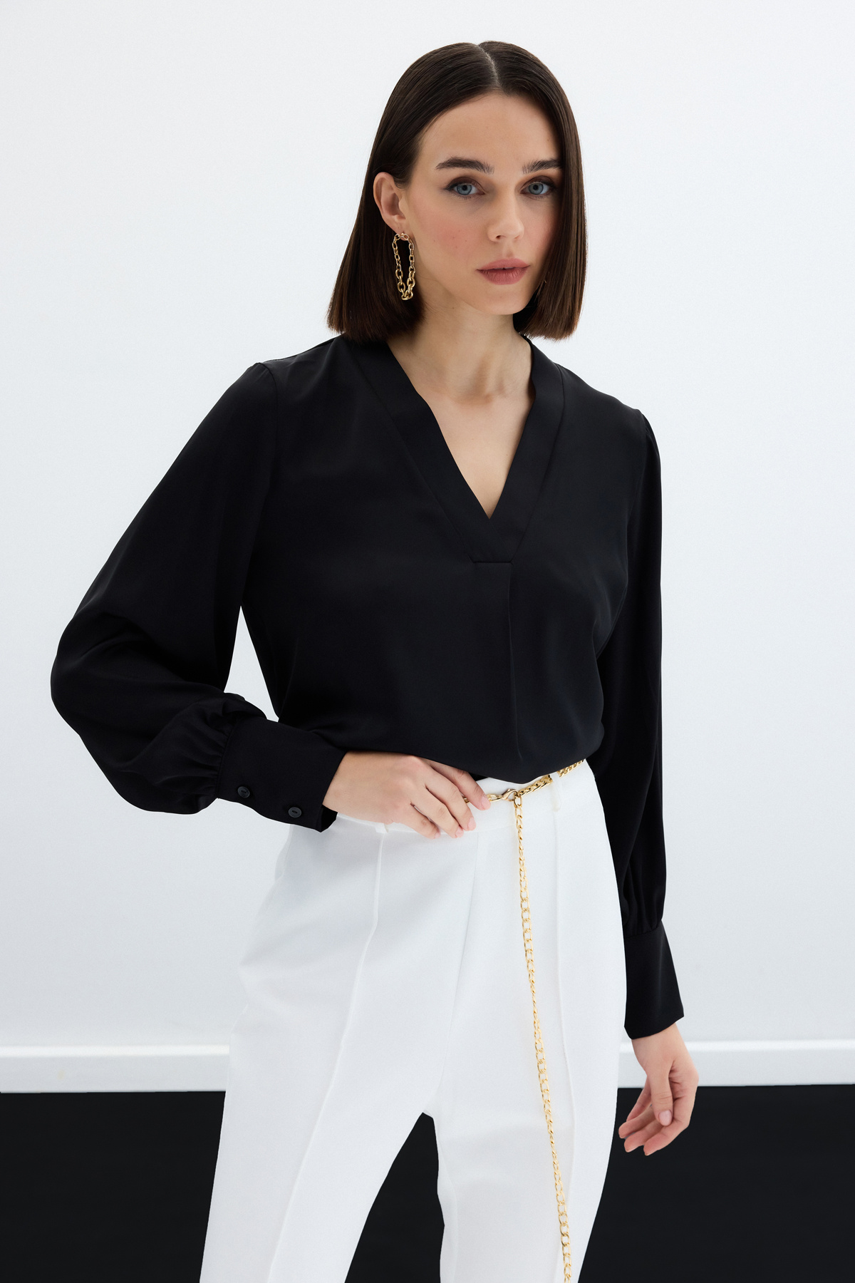 V Yaka Saten Bluz - Siyah