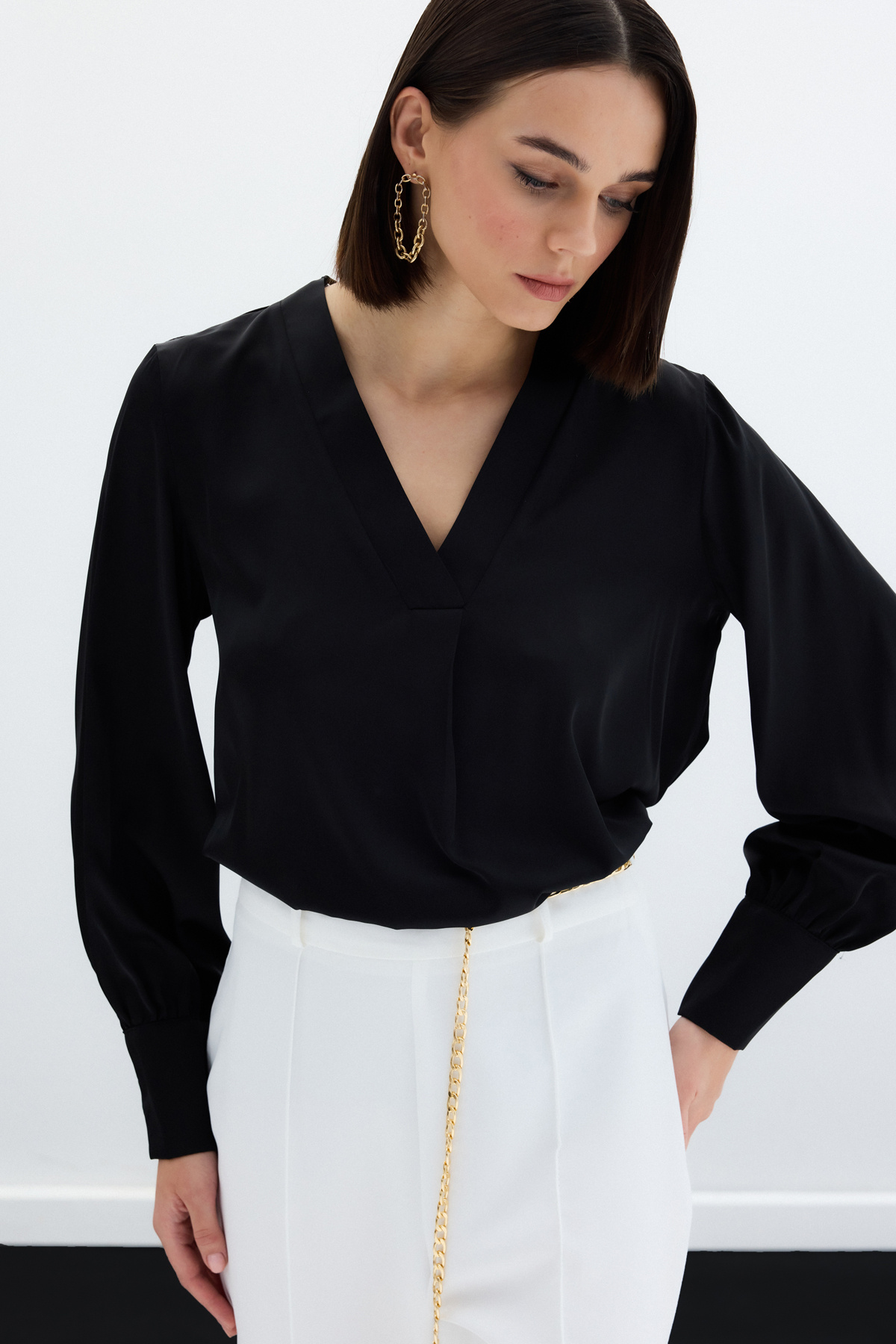 V Yaka Saten Bluz - Siyah