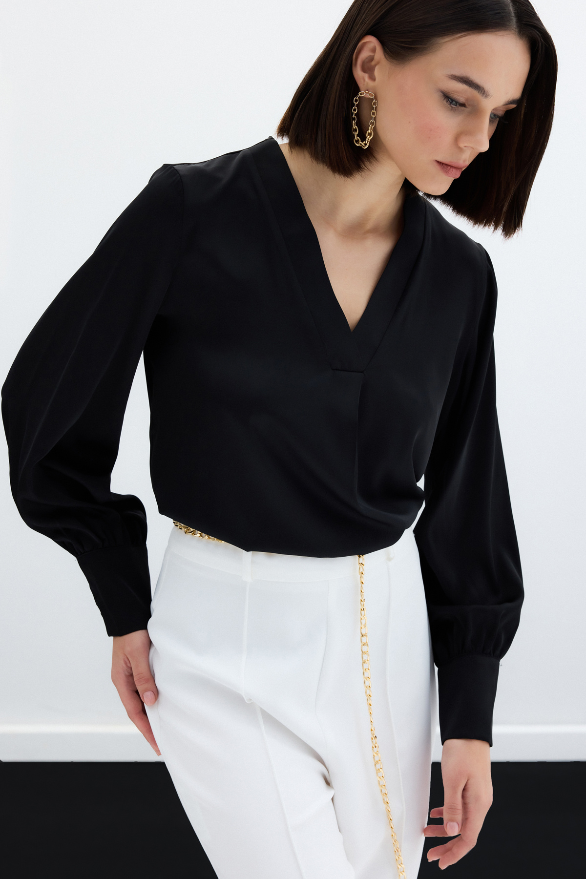 V Yaka Saten Bluz - Siyah