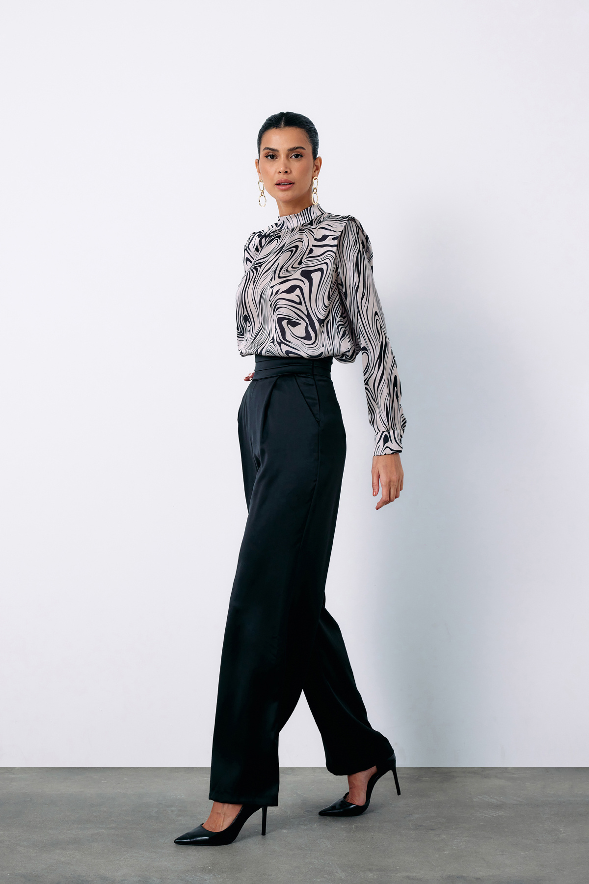 Vatkalı Desenli Bluz - SİYAH