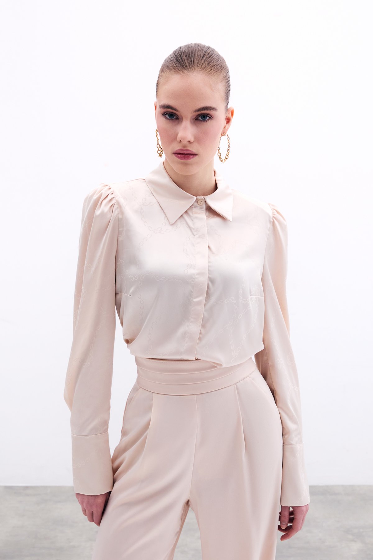 Vatkalı Desenli Saten Gömlek - Taş