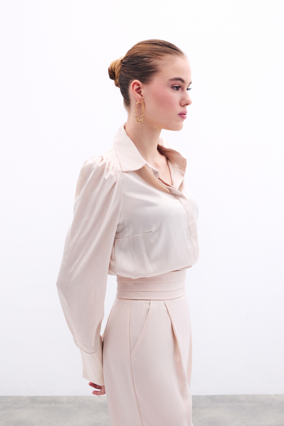 Vatkalı Desenli Saten Gömlek - Taş