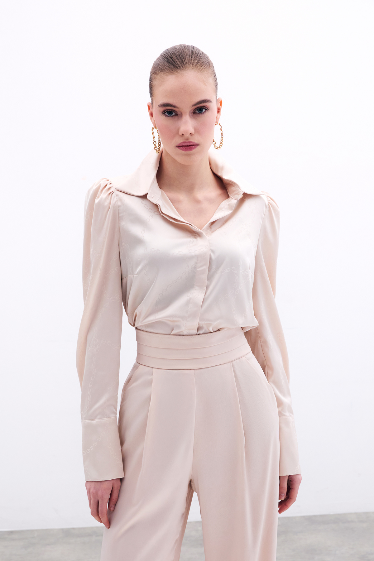 Vatkalı Desenli Saten Gömlek - Taş