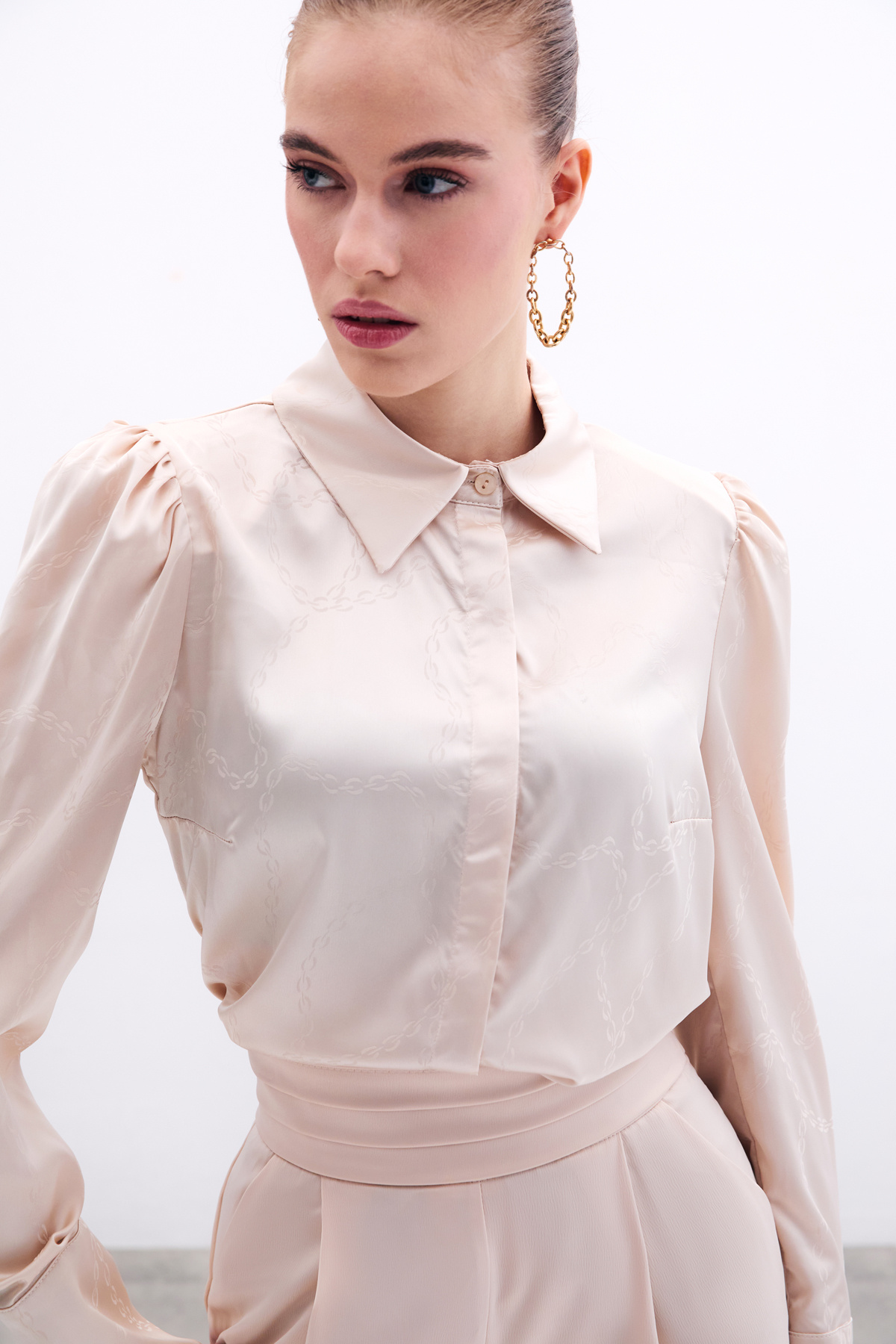 Vatkalı Desenli Saten Gömlek - Taş