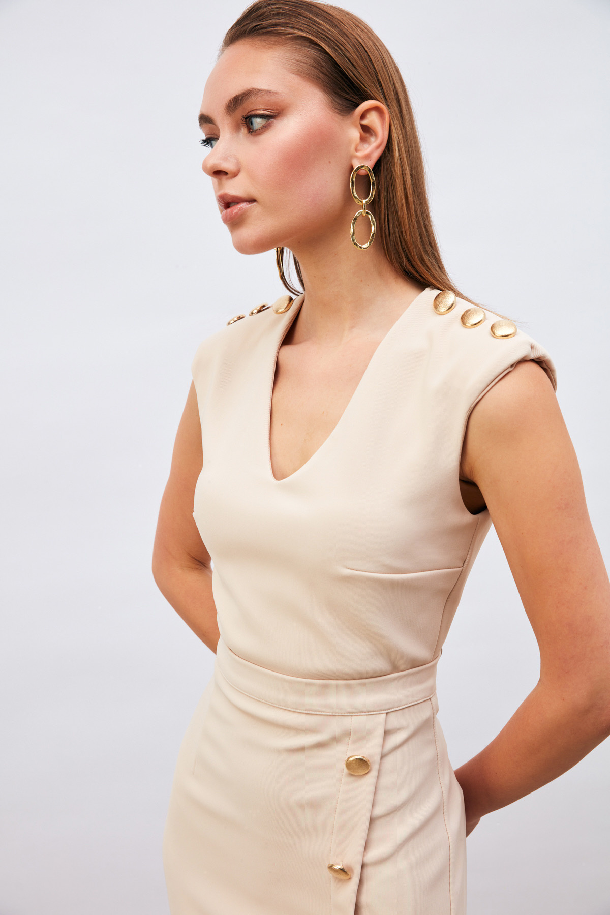 Vatkalı Gold Düğmeli Bluz - BEJ