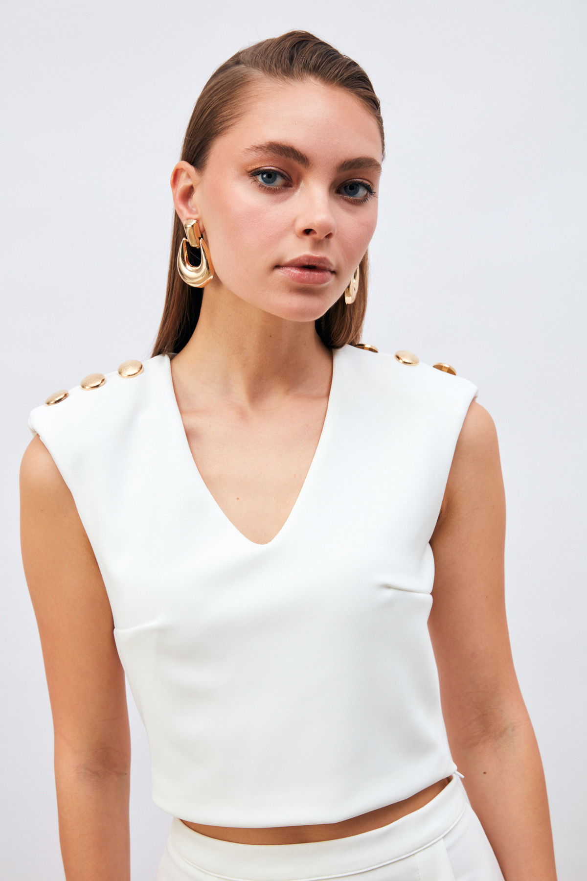 Vatkalı Gold Düğmeli Bluz - EKRU