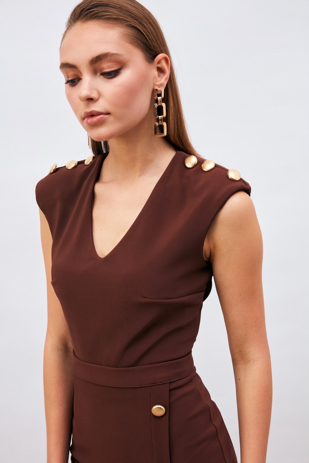 Vatkalı Gold Düğmeli Bluz - KAHVE